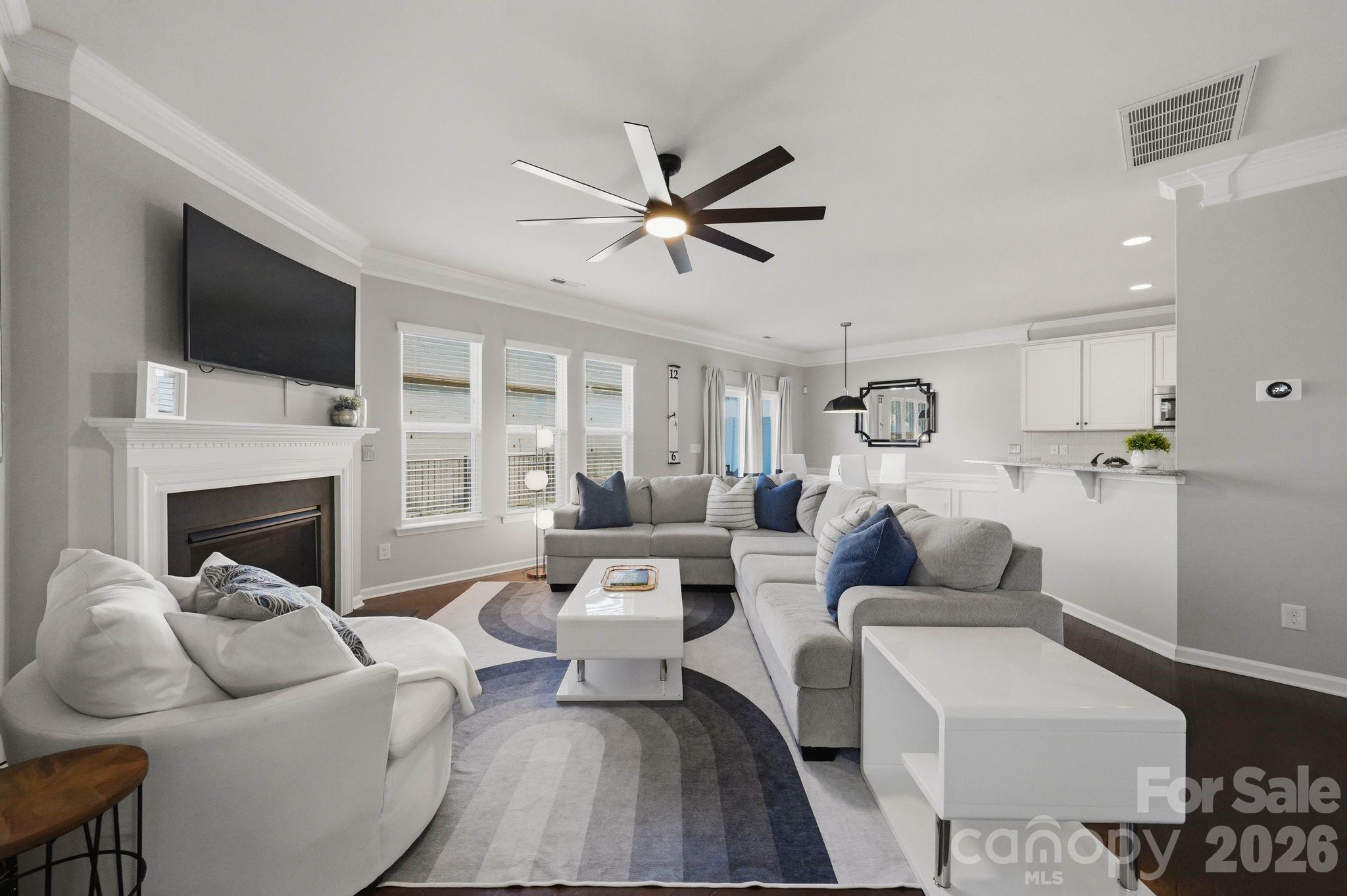 1827 Royal Gorge Avenue Property Photo 2