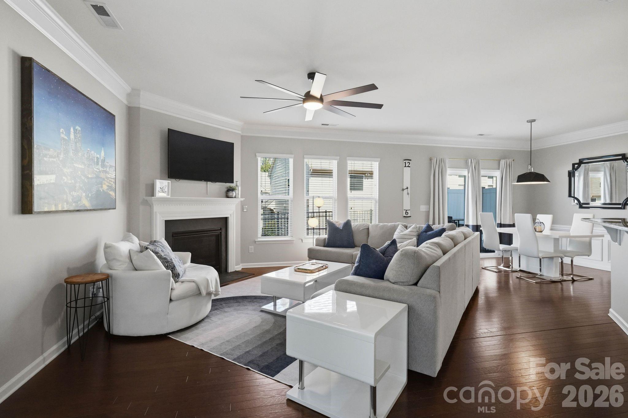 1827 Royal Gorge Avenue Property Photo 3