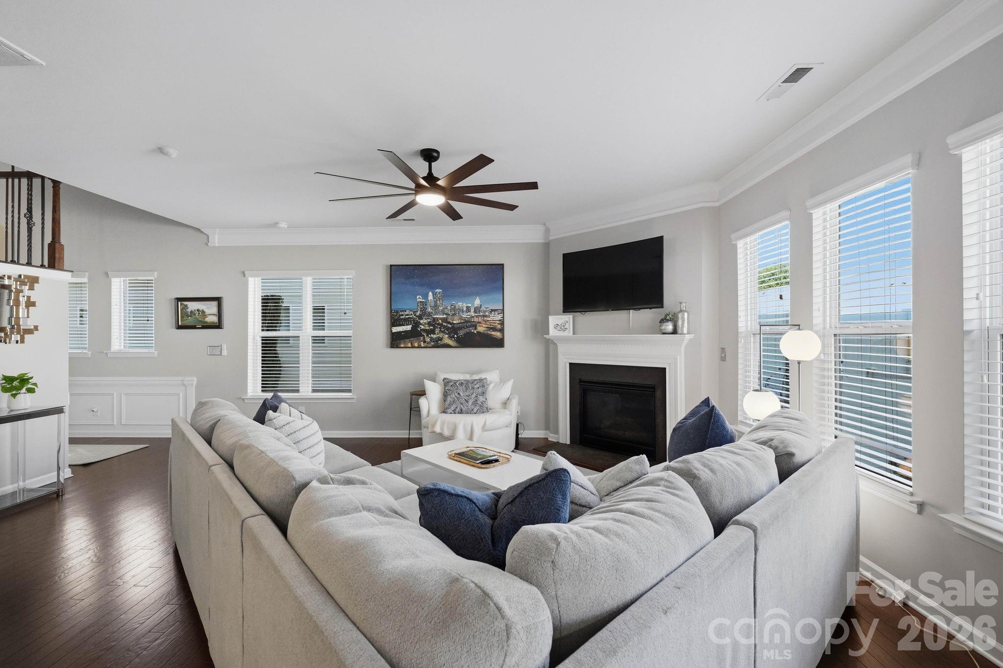 1827 Royal Gorge Avenue Property Photo 4