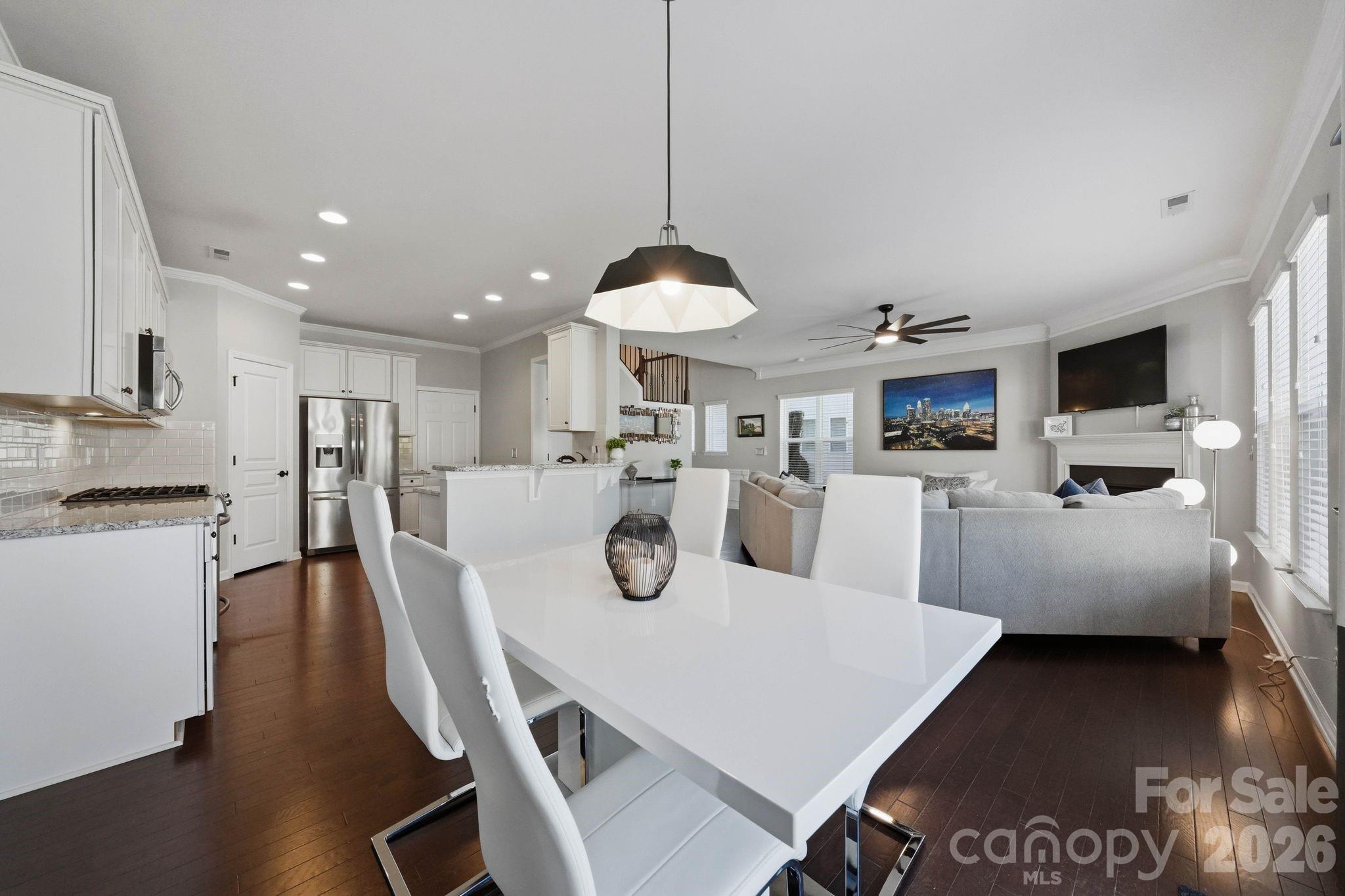1827 Royal Gorge Avenue Property Photo 6