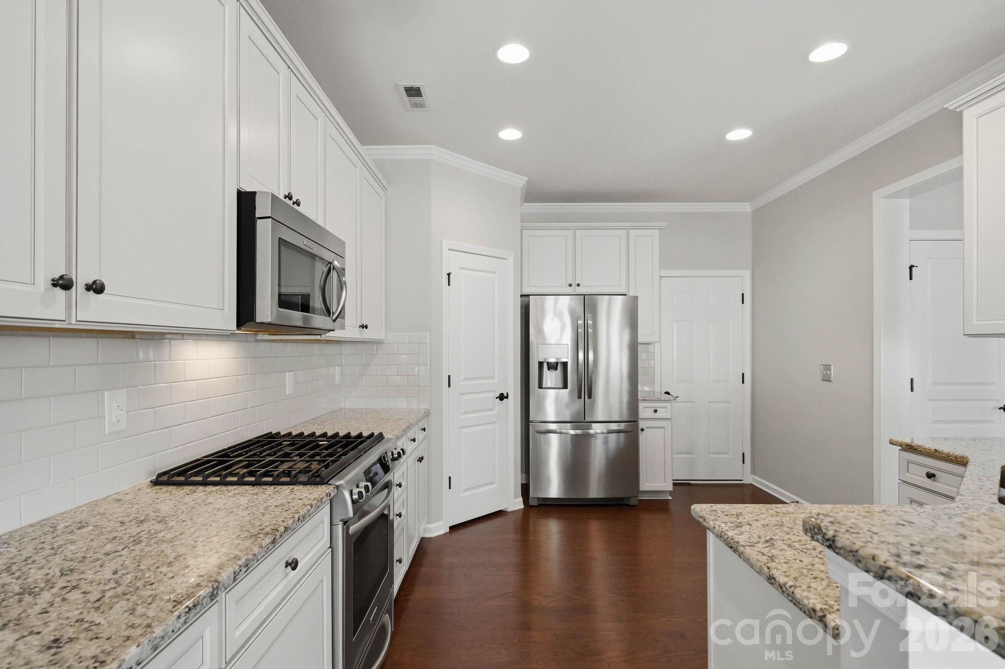 1827 Royal Gorge Avenue Property Photo 8