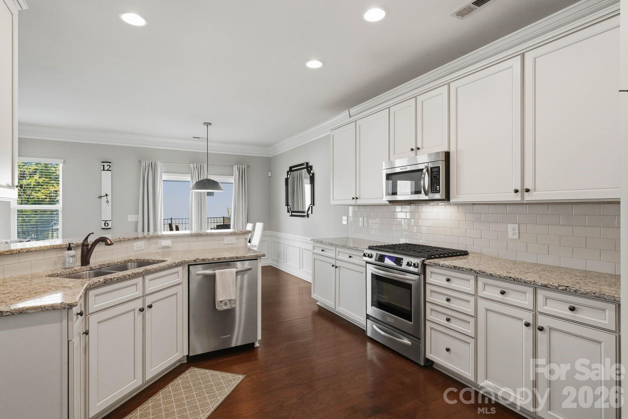 1827 Royal Gorge Avenue Property Photo 9