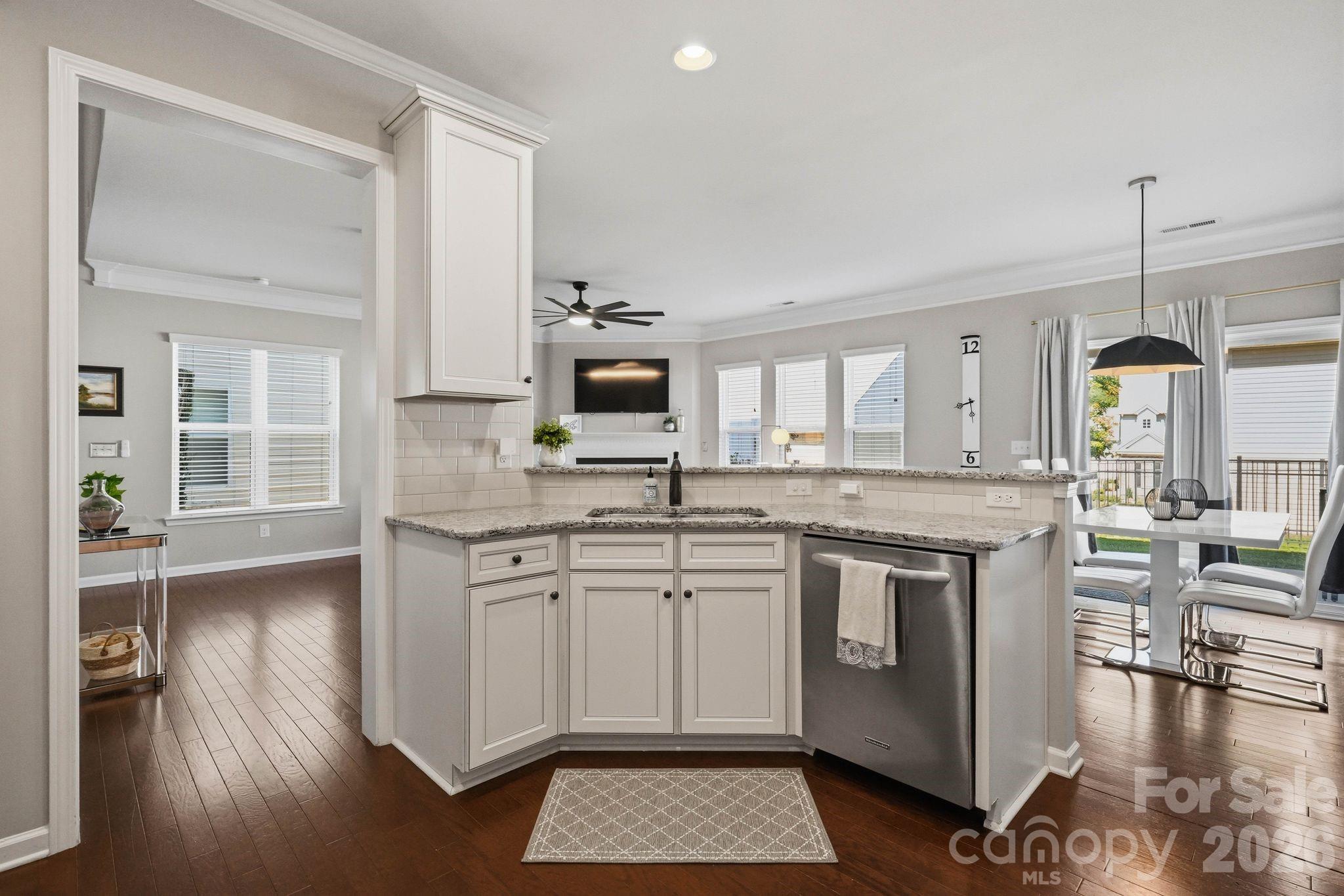 1827 Royal Gorge Avenue Property Photo 11