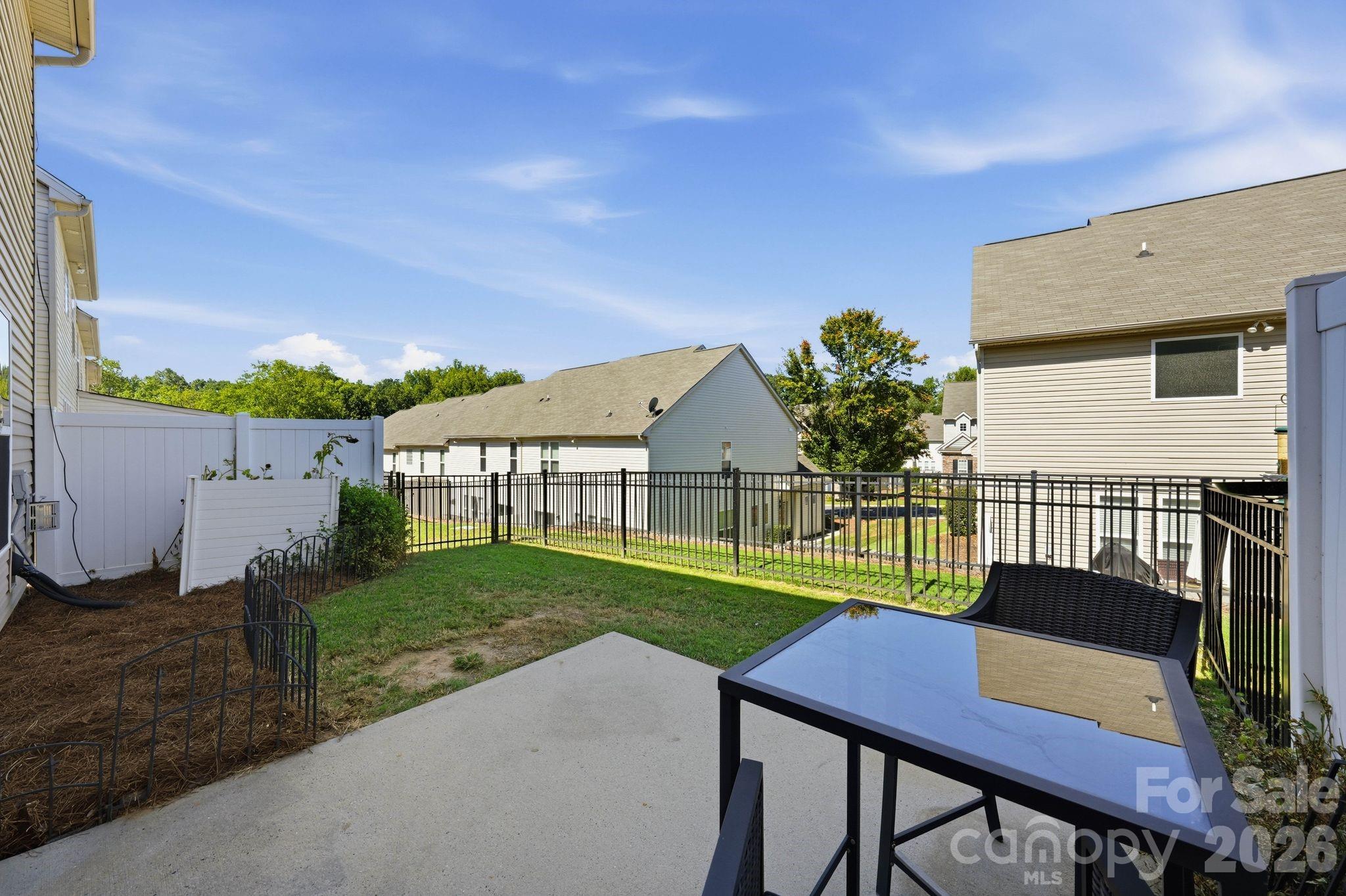 1827 Royal Gorge Avenue Property Photo 25