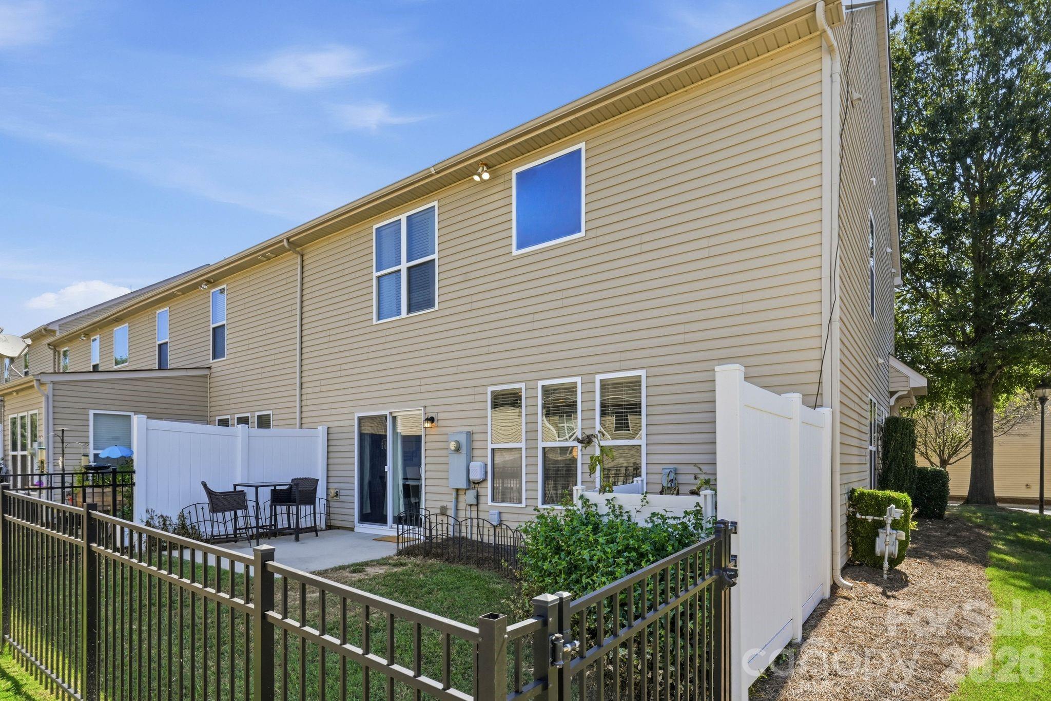 1827 Royal Gorge Avenue Property Photo 27