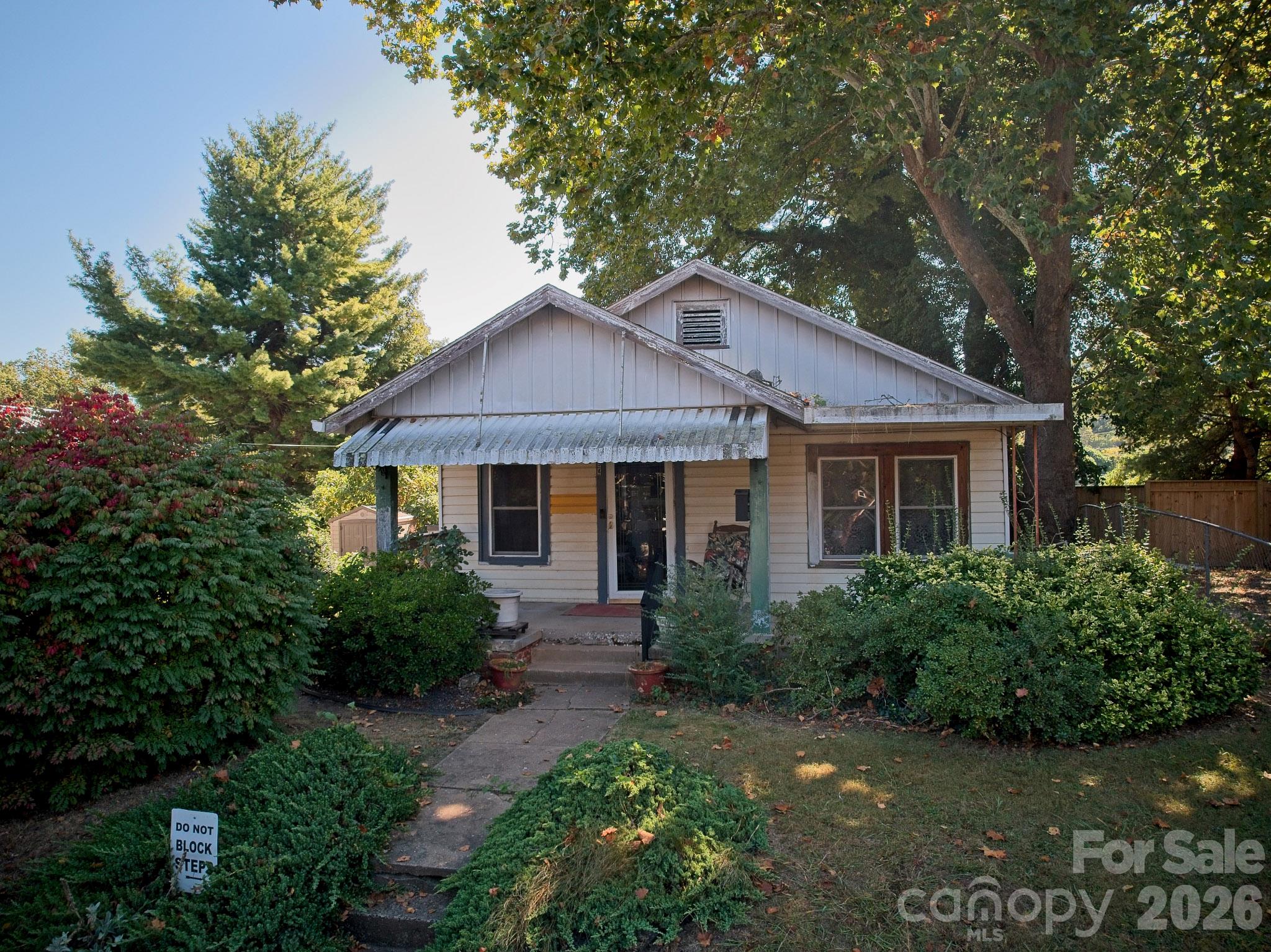 194 Logan Avenue Property Photo 1
