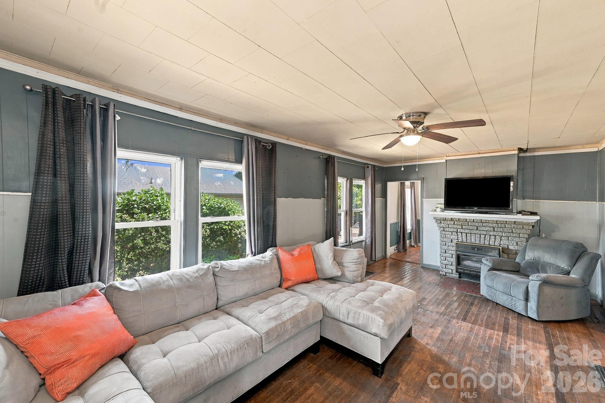 194 Logan Avenue Property Photo 2