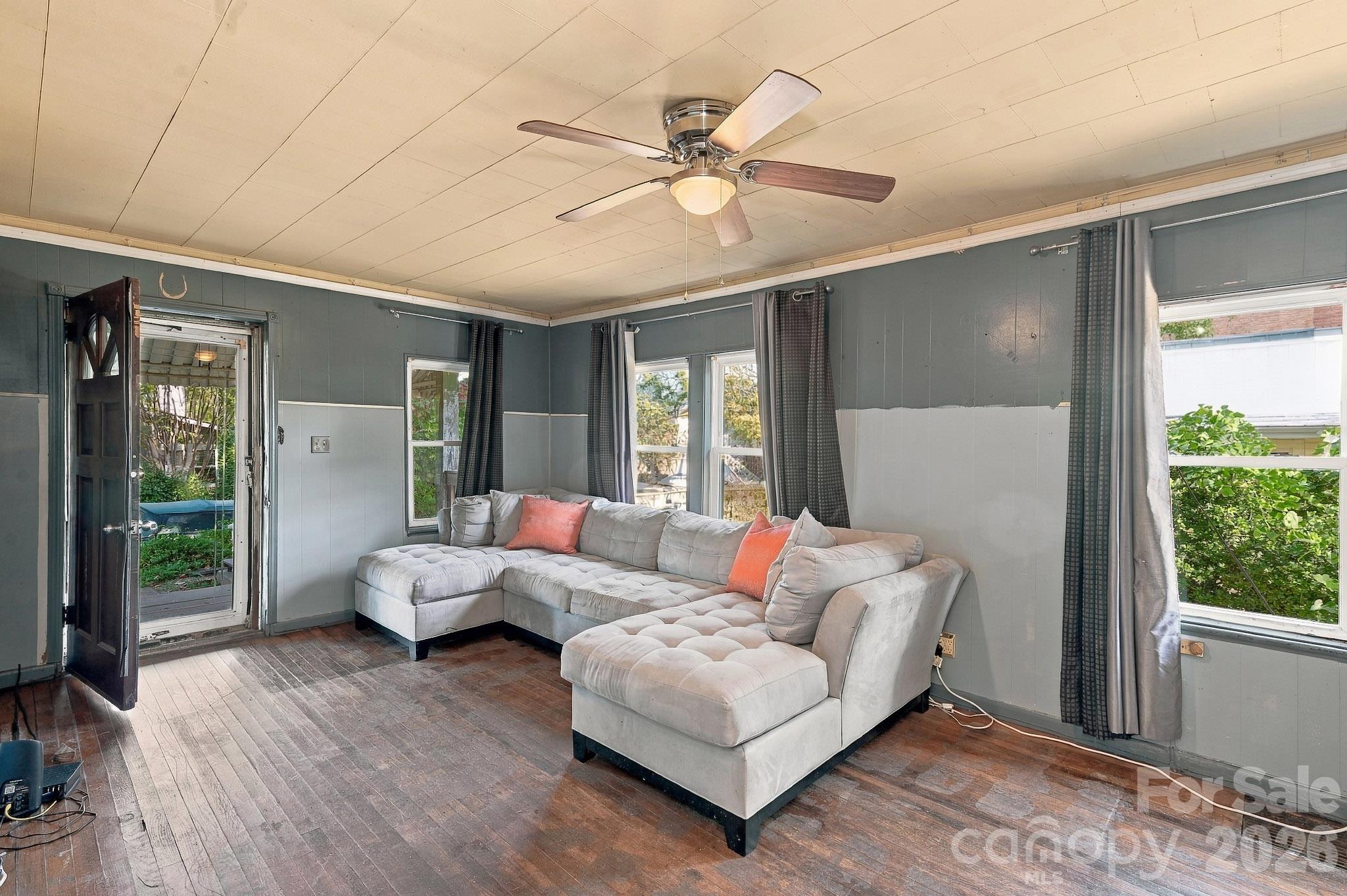 194 Logan Avenue Property Photo 3