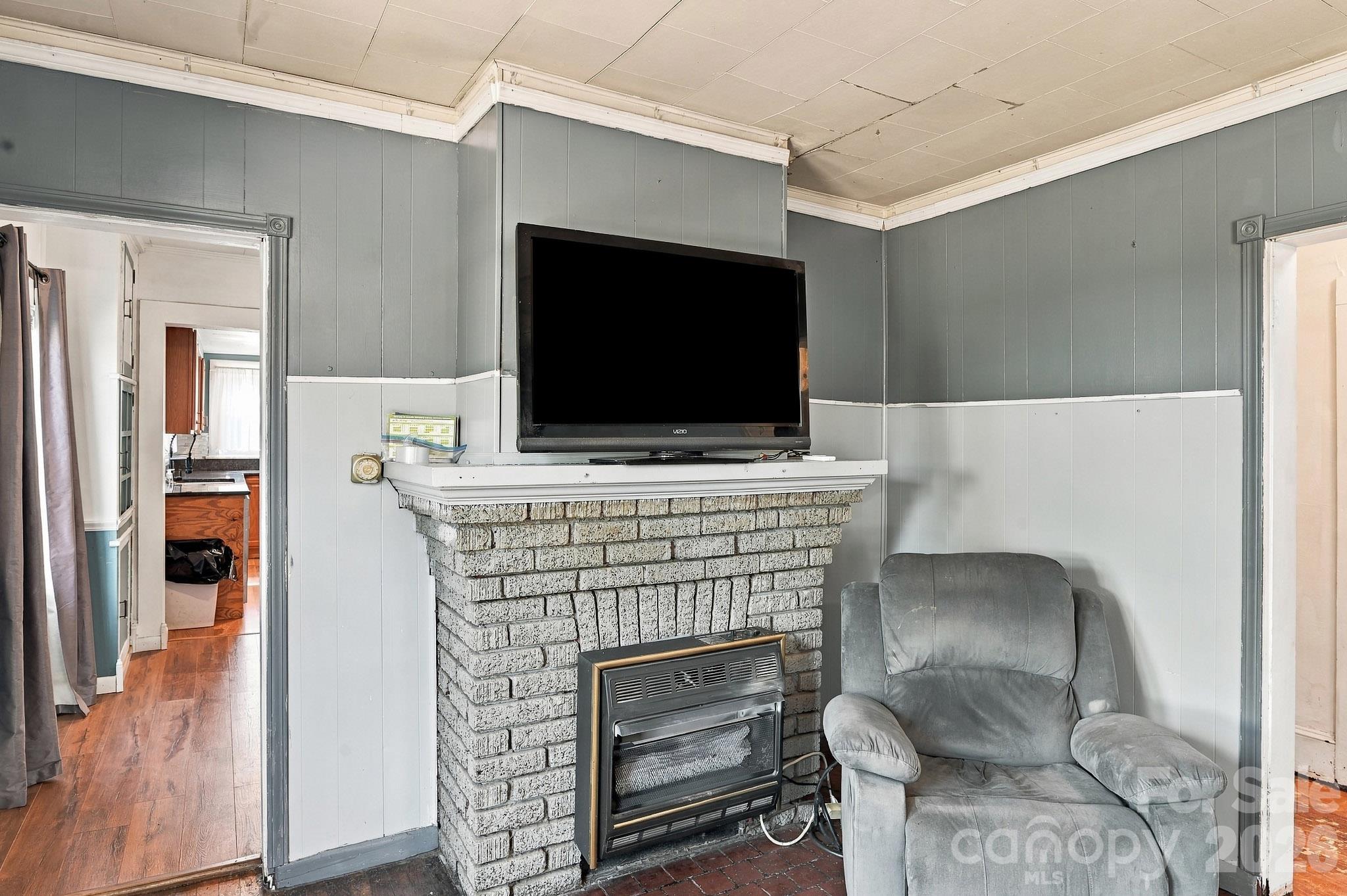 194 Logan Avenue Property Photo 4