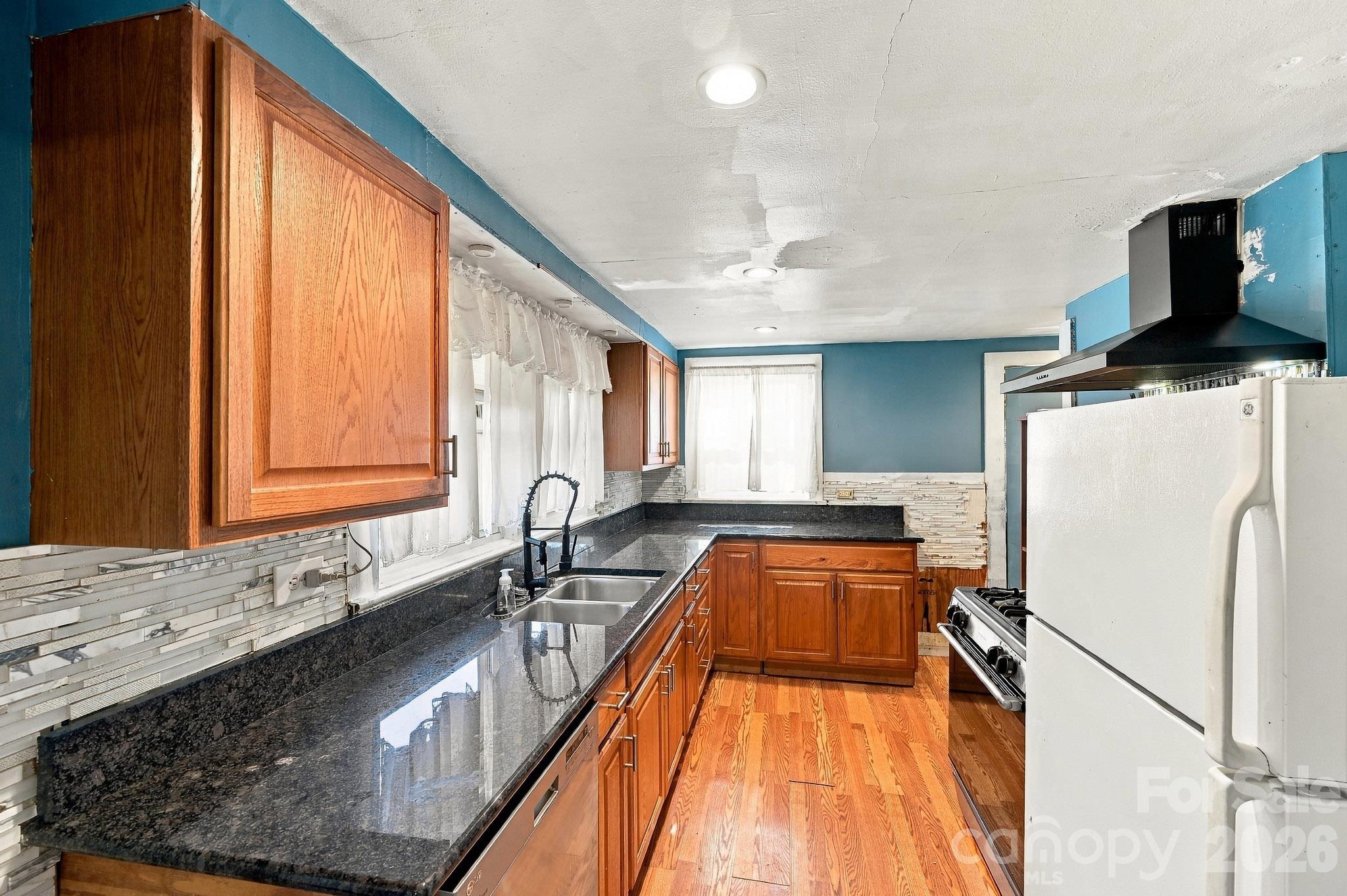 194 Logan Avenue Property Photo 7