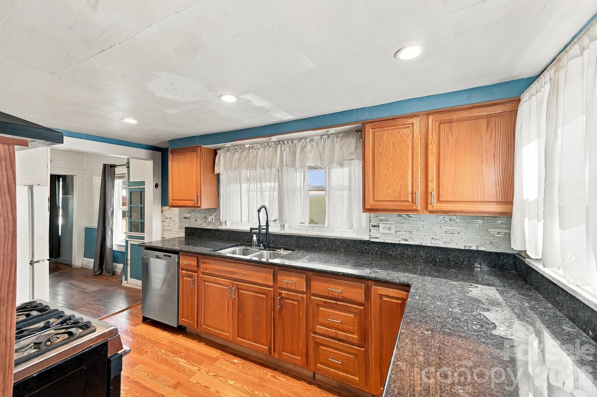 194 Logan Avenue Property Photo 8