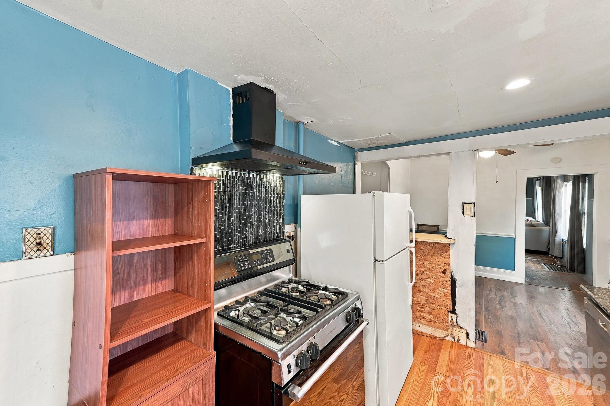 194 Logan Avenue Property Photo 9