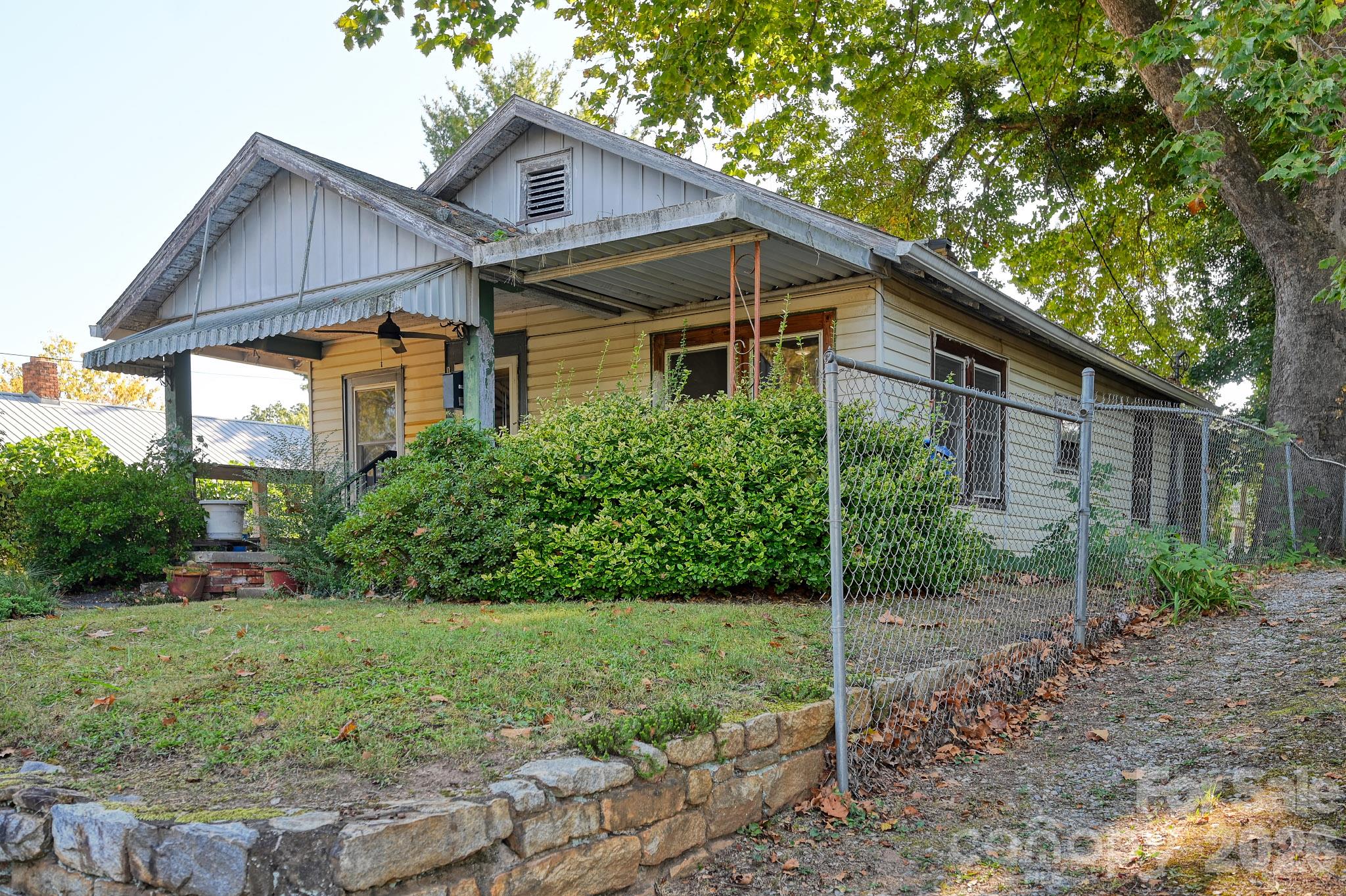 194 Logan Avenue Property Photo 25