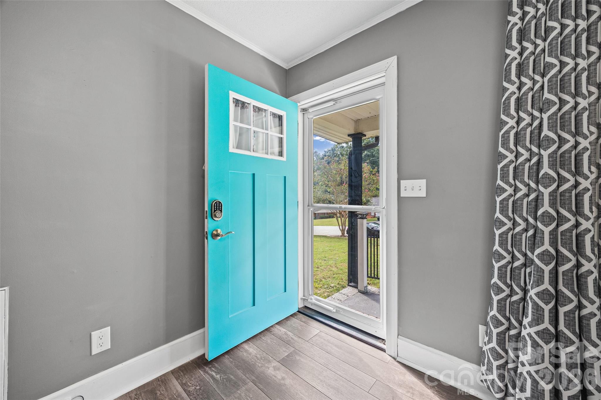 726 Forest Drive Property Photo 3