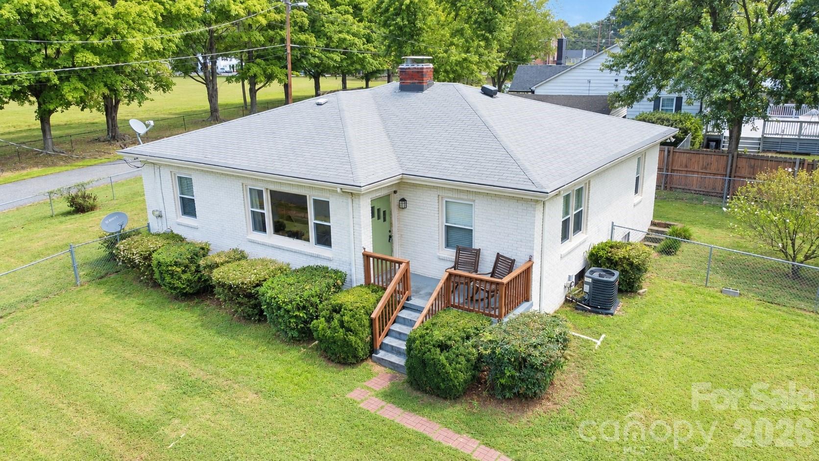 2000 Clay Street Property Photo 1