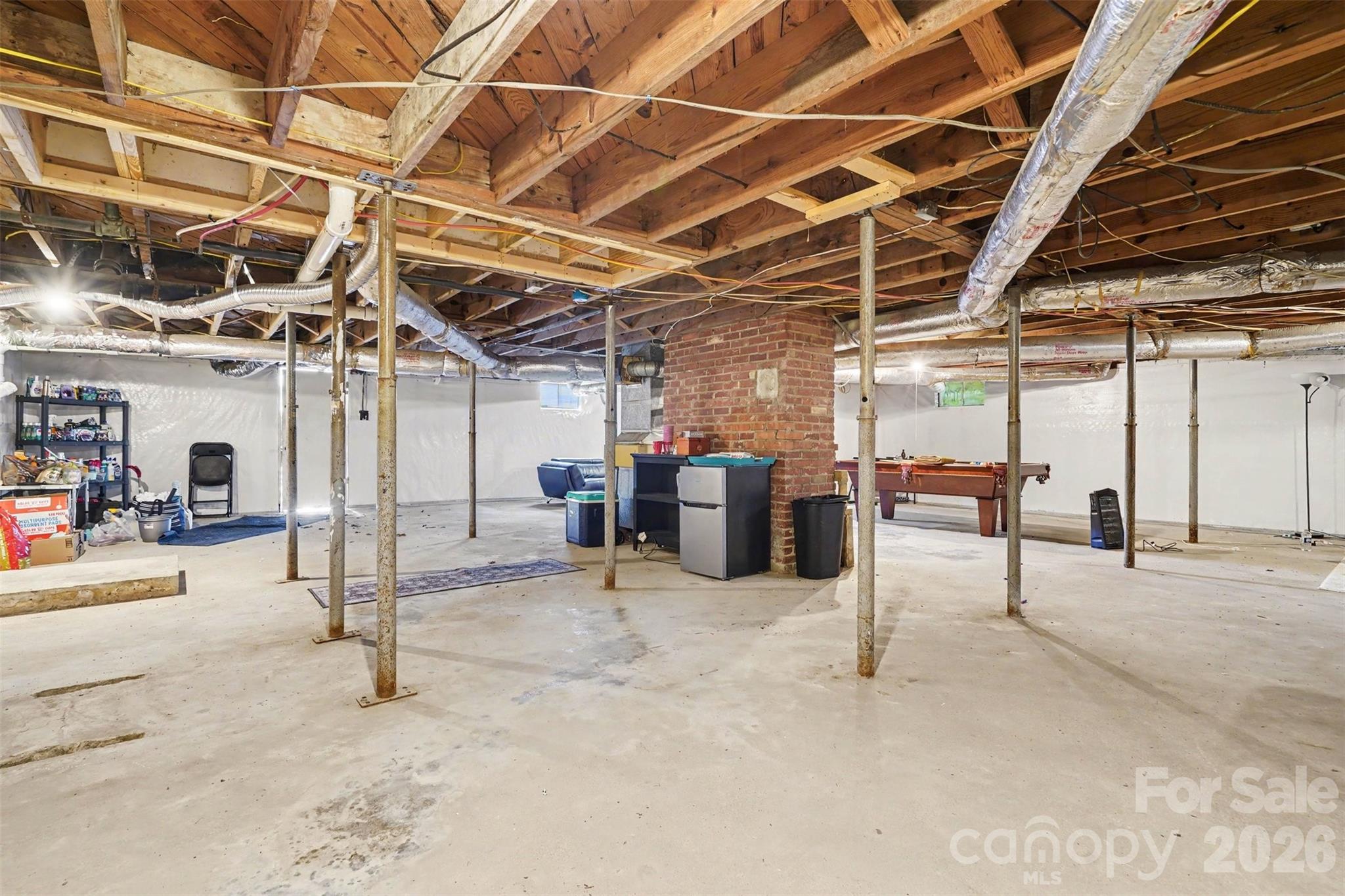 2000 Clay Street Property Photo 5