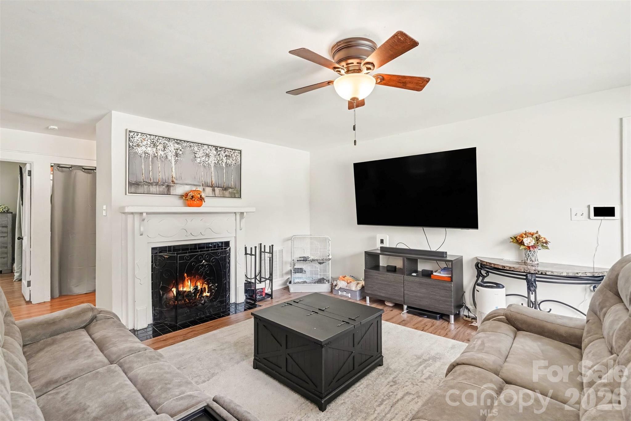 2000 Clay Street Property Photo 6