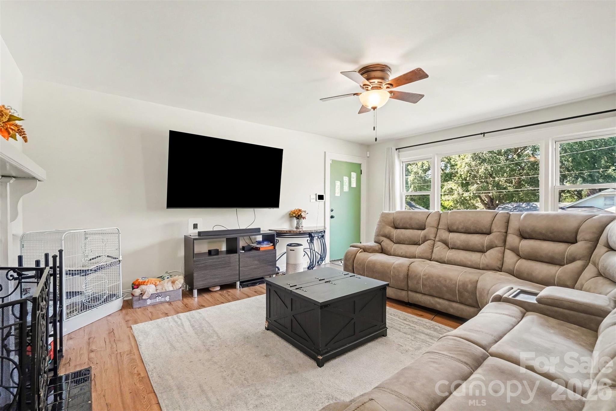 2000 Clay Street Property Photo 7