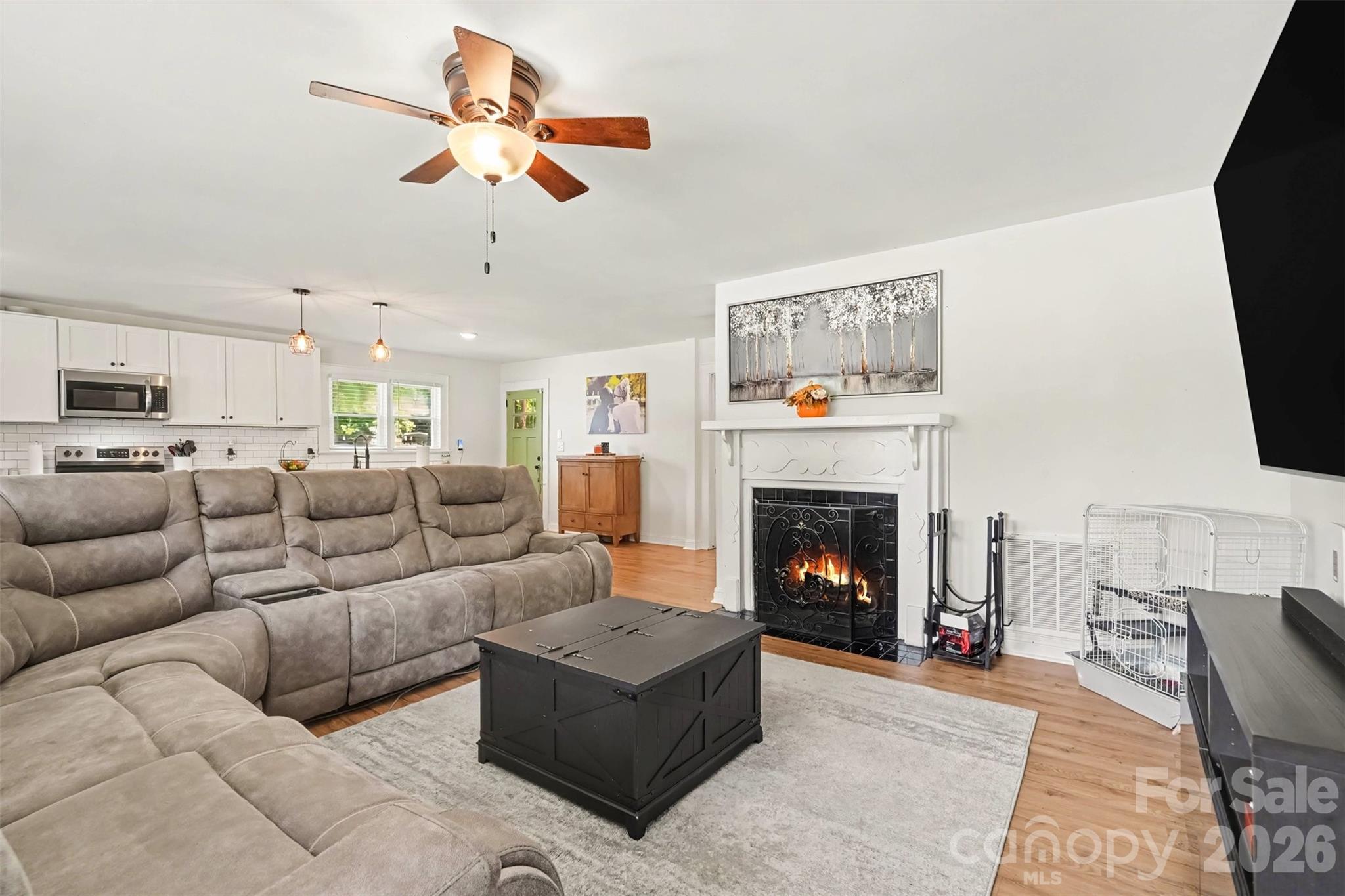 2000 Clay Street Property Photo 8
