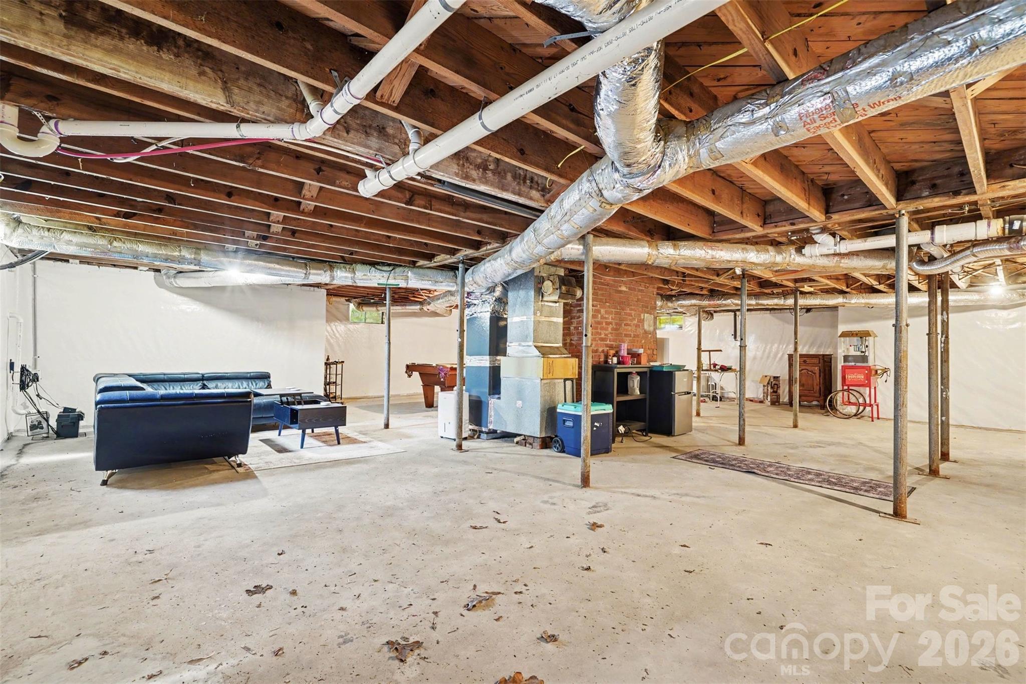 2000 Clay Street Property Photo 18