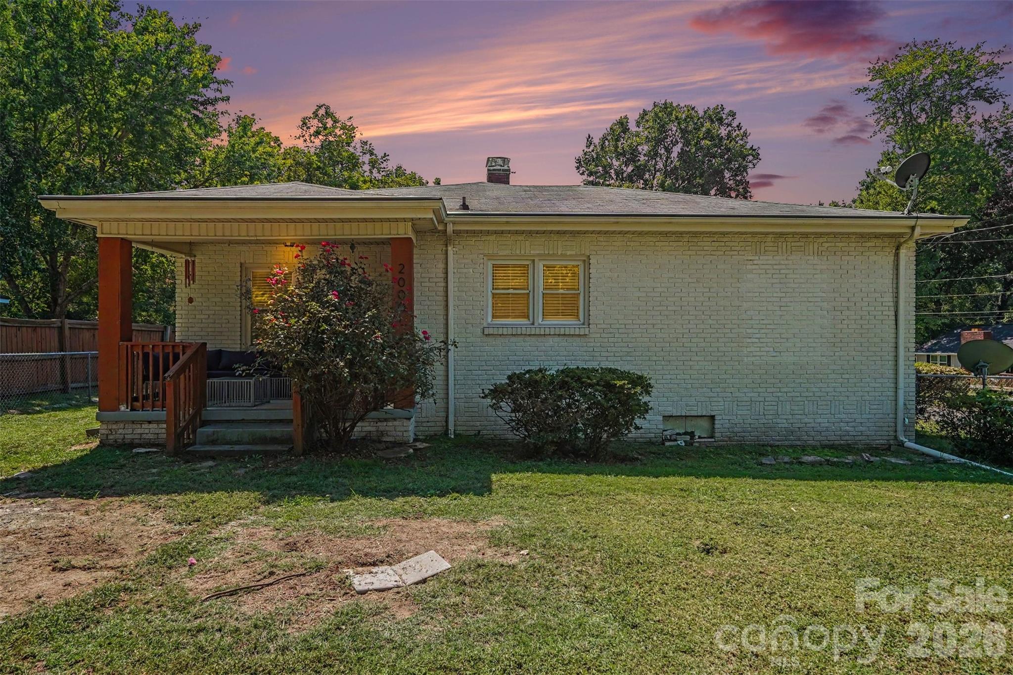 2000 Clay Street Property Photo 20