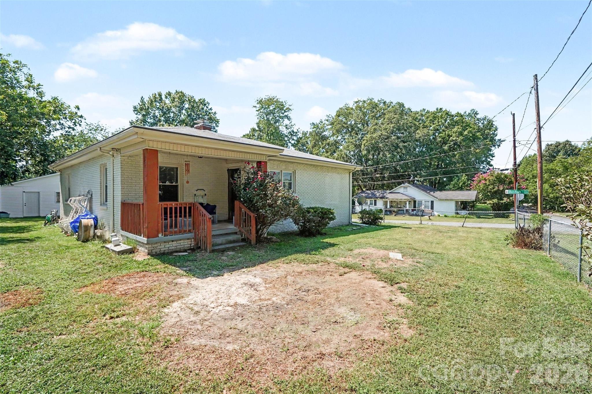 2000 Clay Street Property Photo 22