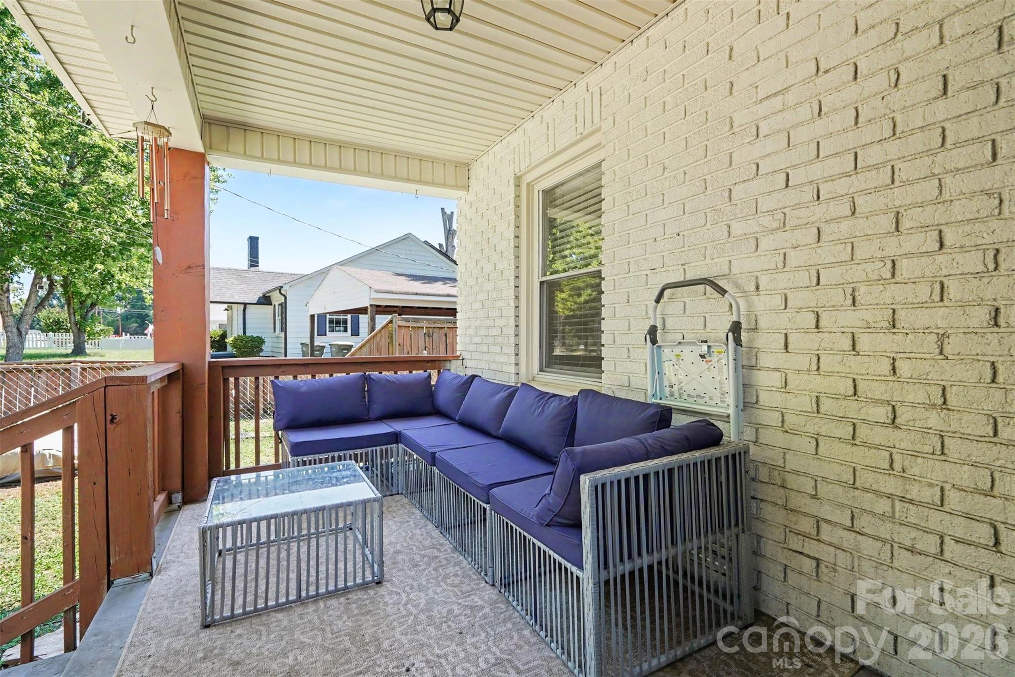 2000 Clay Street Property Photo 23