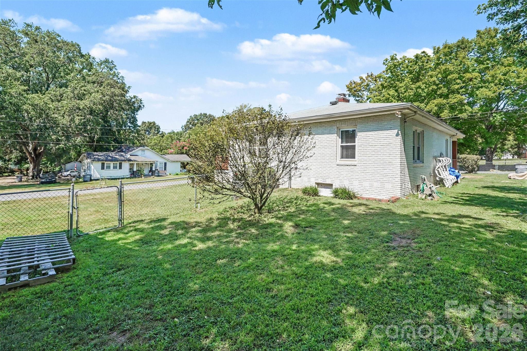 2000 Clay Street Property Photo 27
