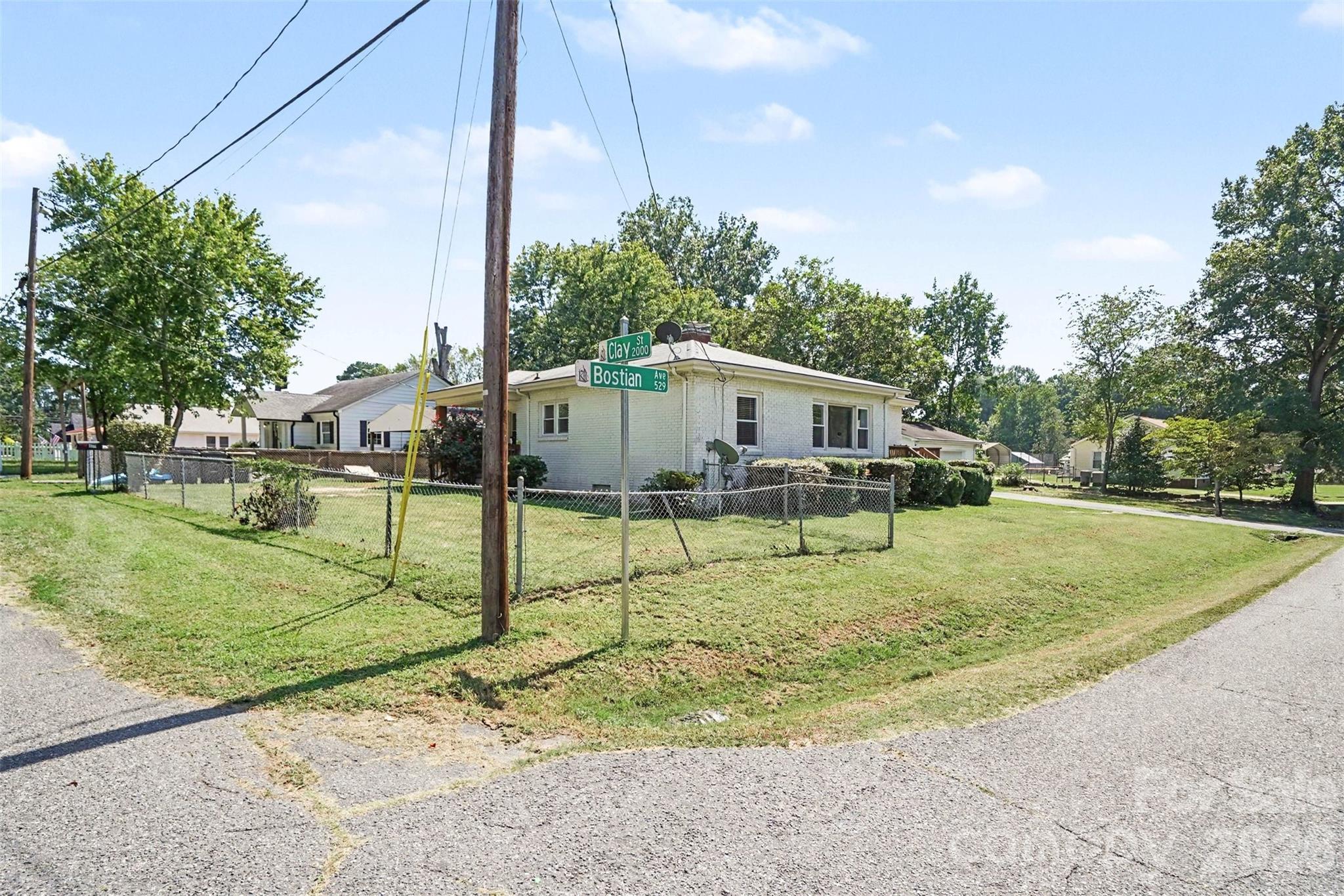2000 Clay Street Property Photo 28