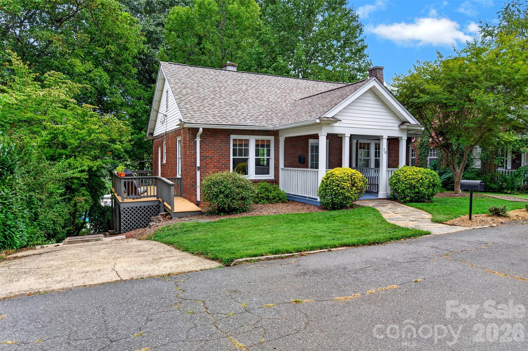 70 Saint Dunstans Circle Property Photo 2