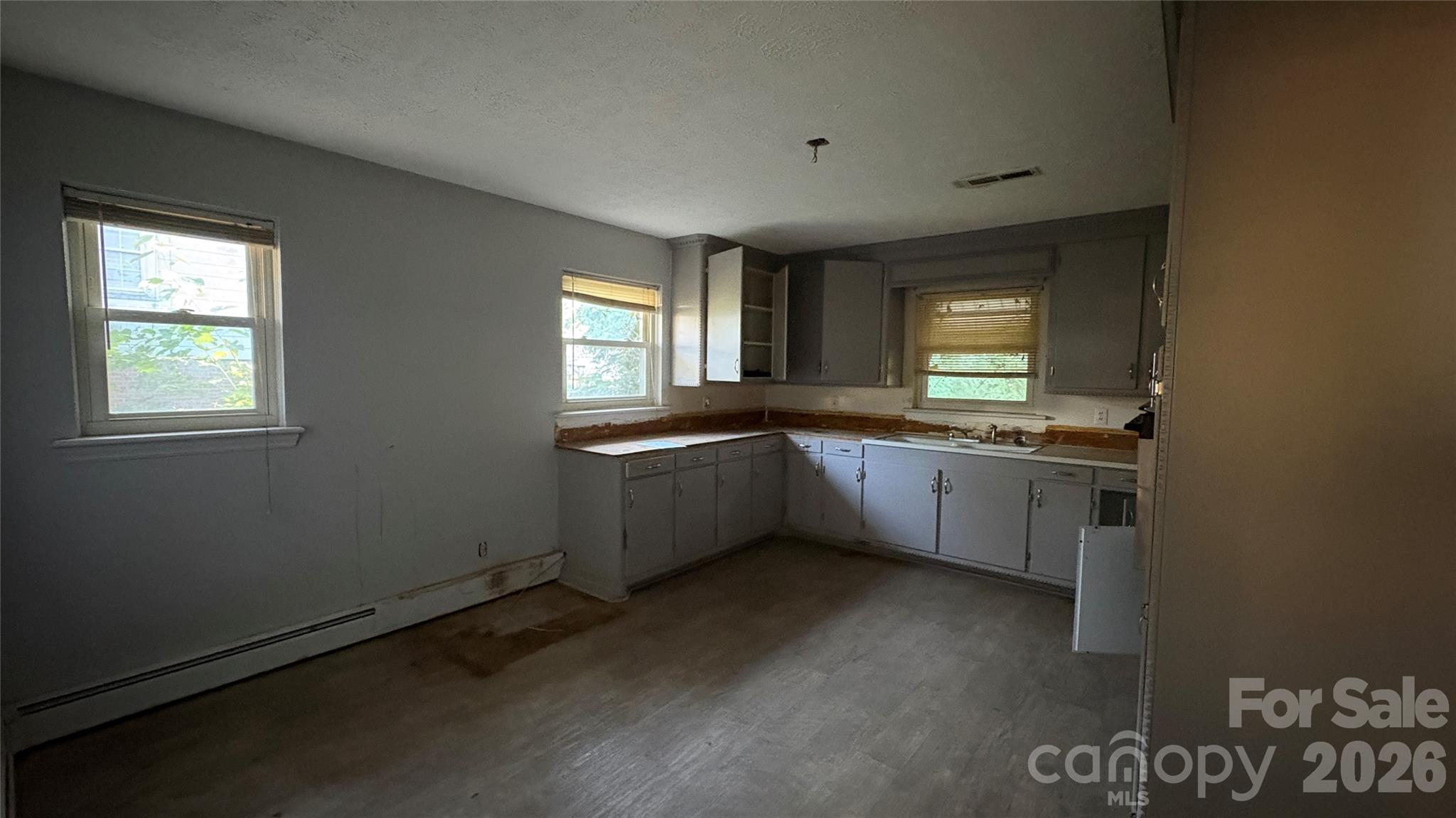 506 Whisnant Street Property Photo 6