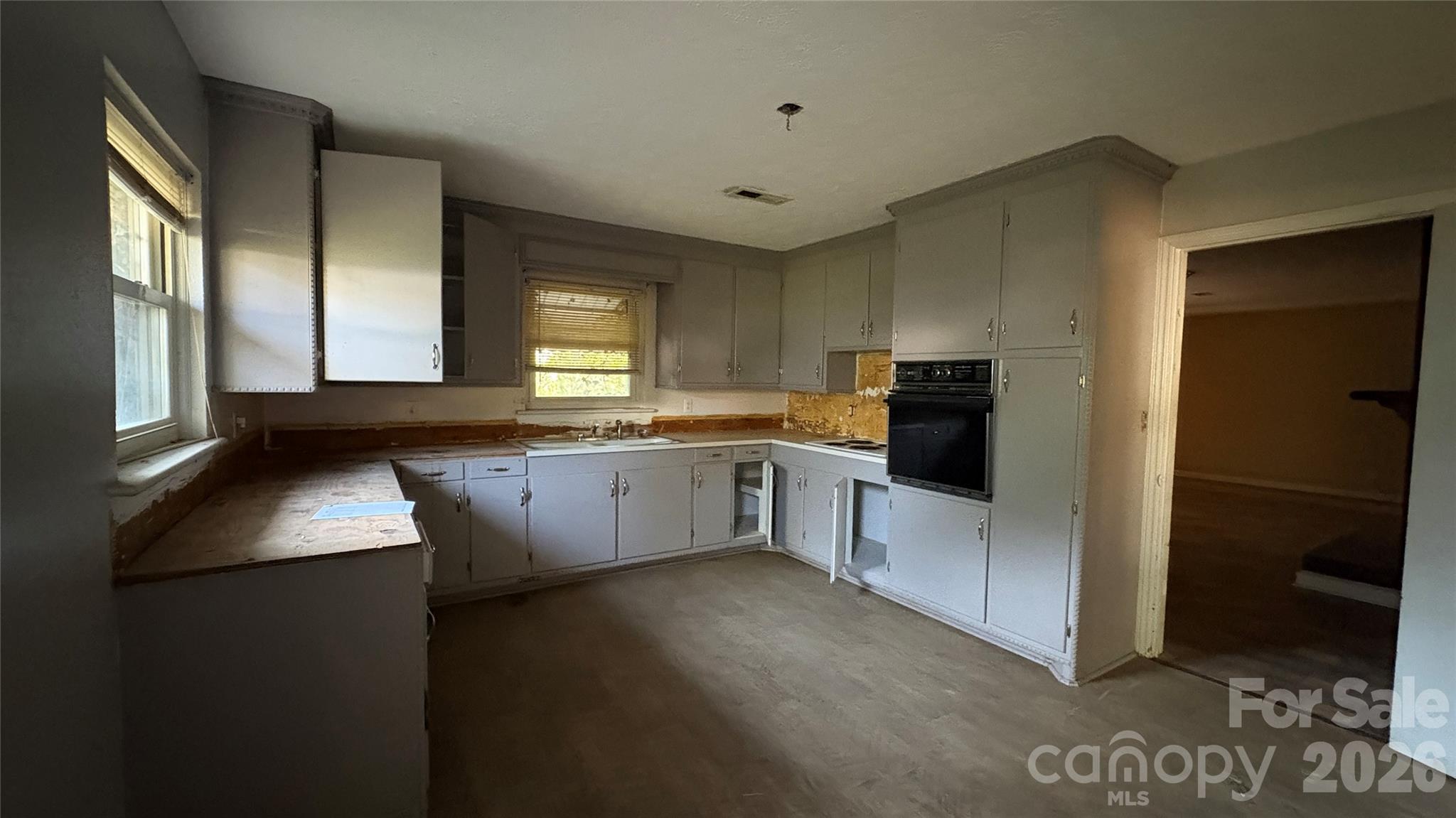 506 Whisnant Street Property Photo 8