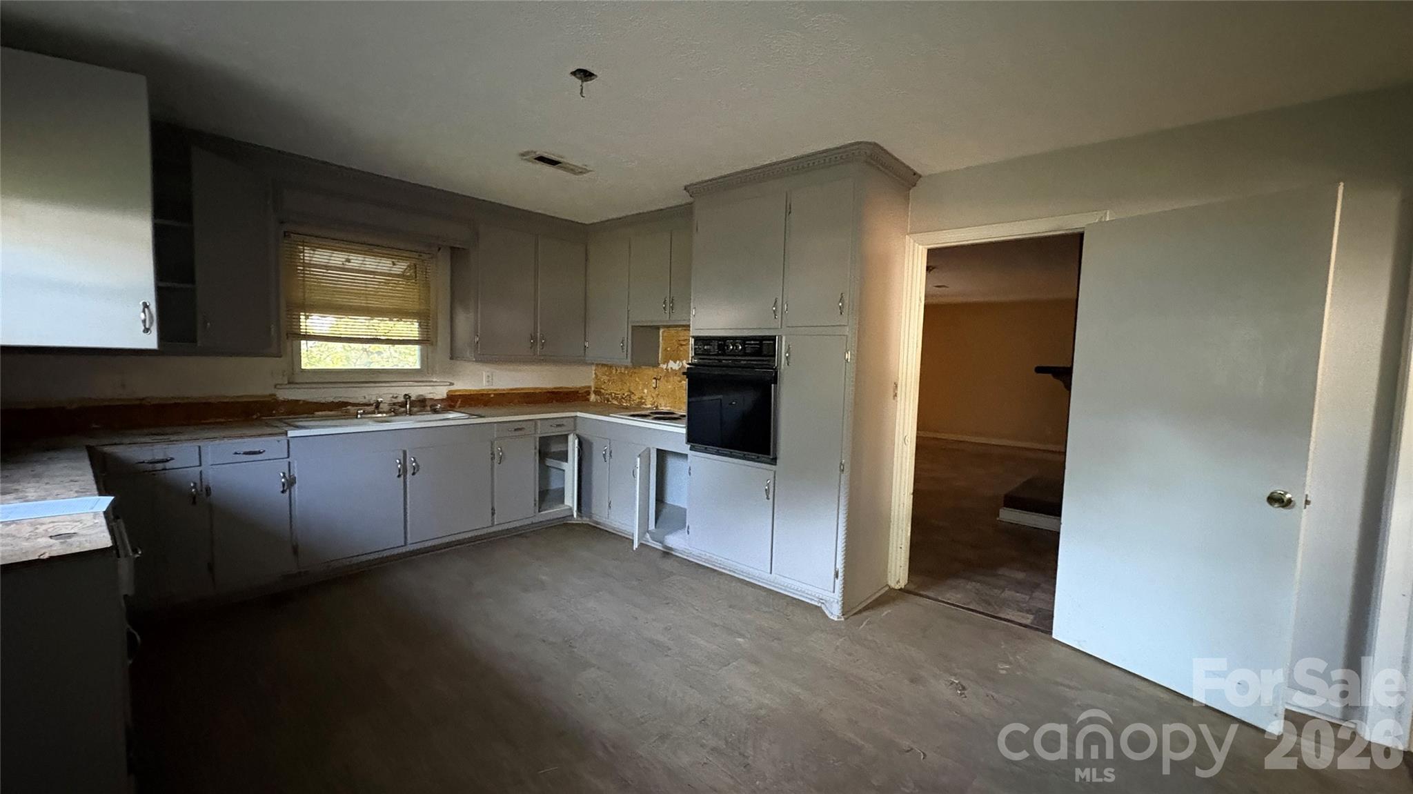 506 Whisnant Street Property Photo 9