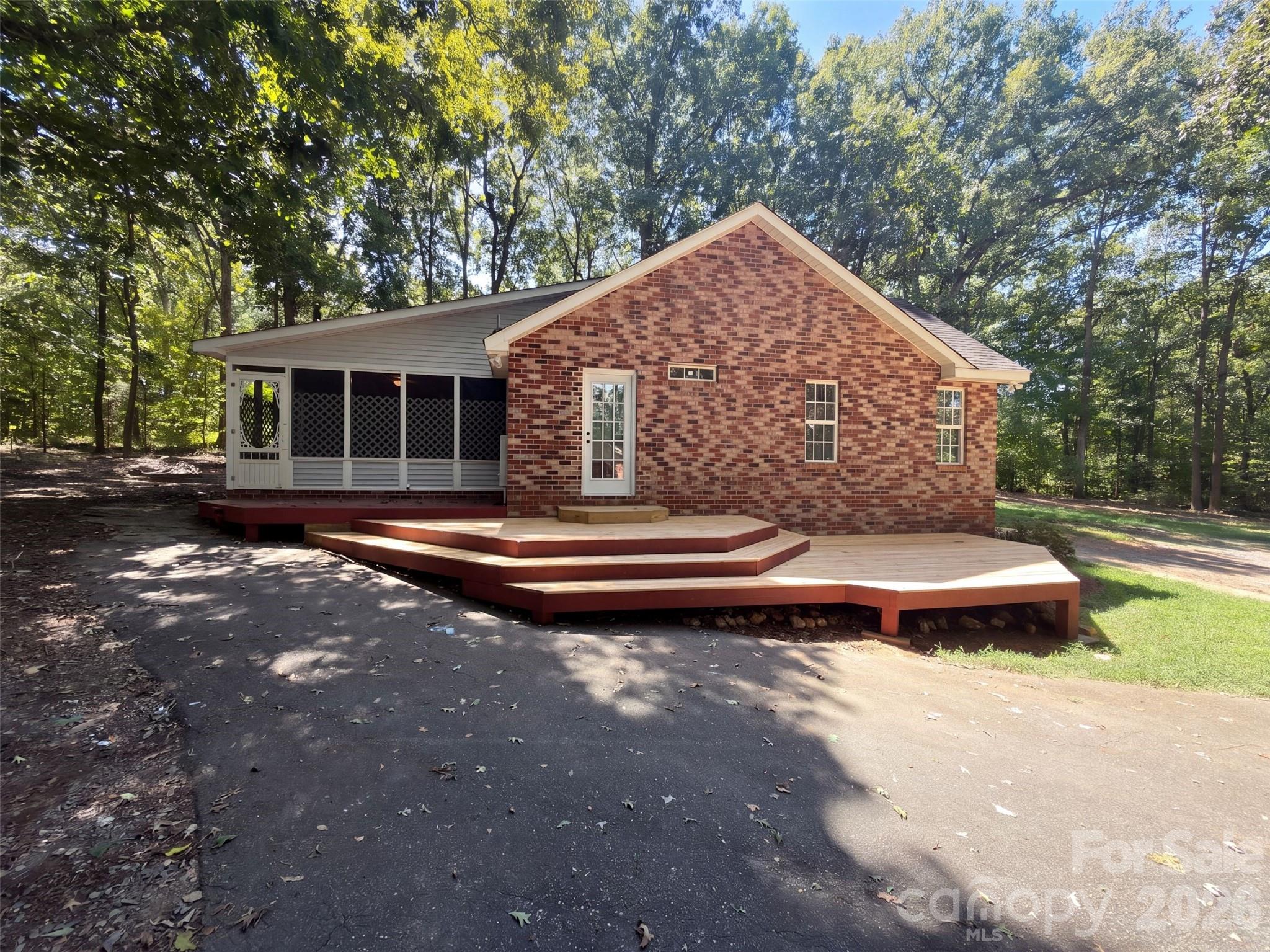 3705 Griffith Road Property Photo 5