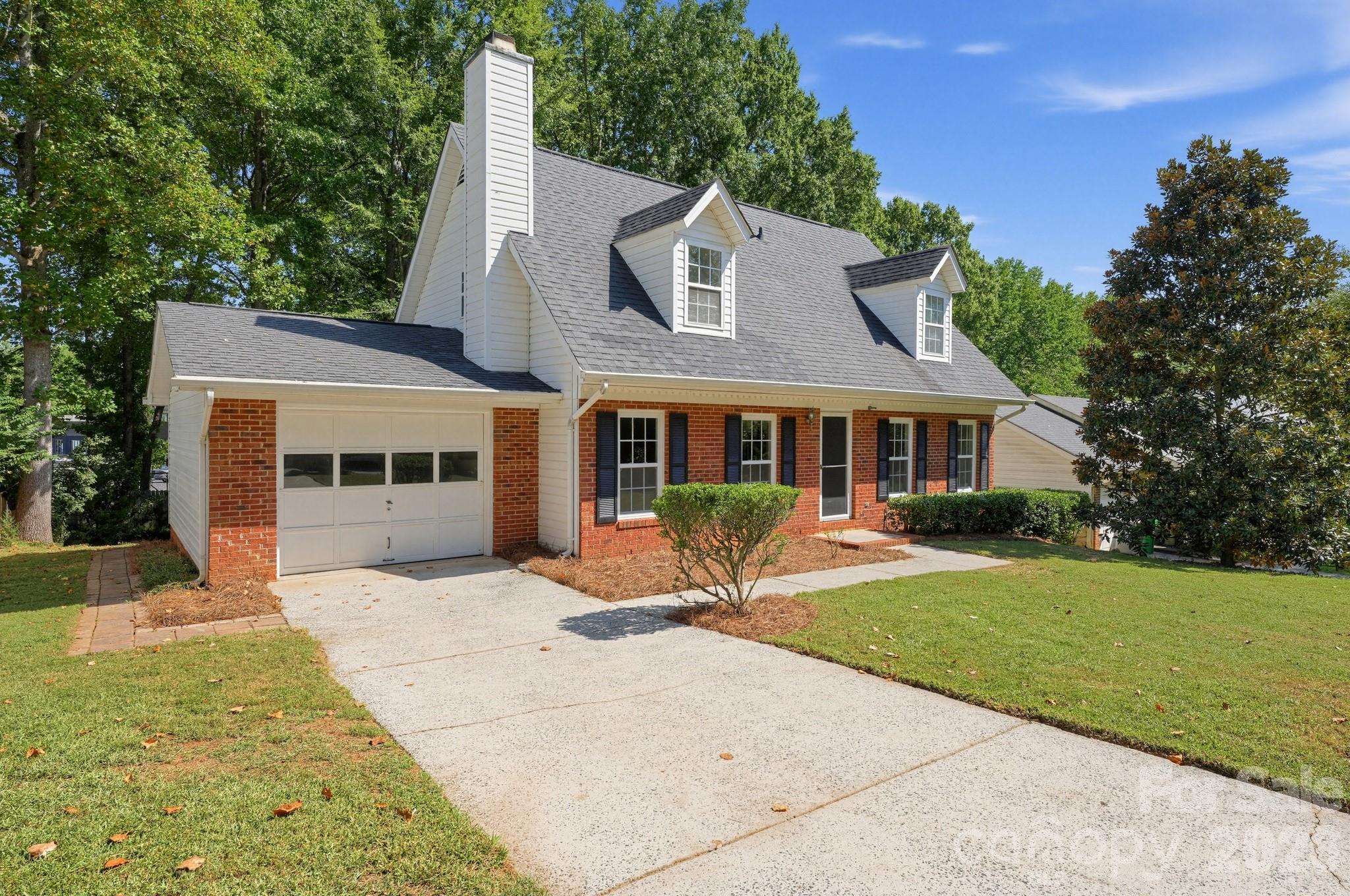 6240 Round Hill Road Property Photo 2