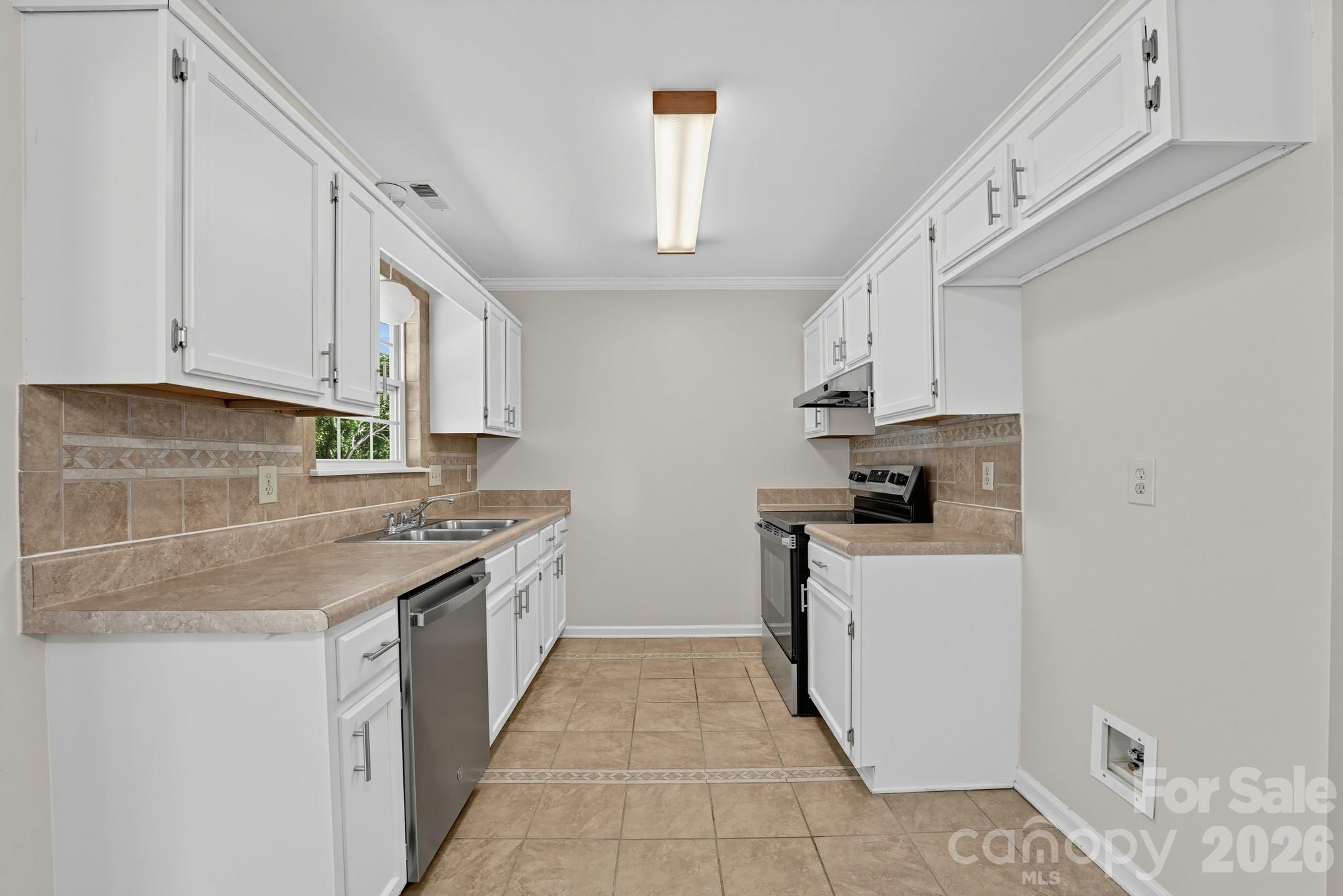 6240 Round Hill Road Property Photo 7