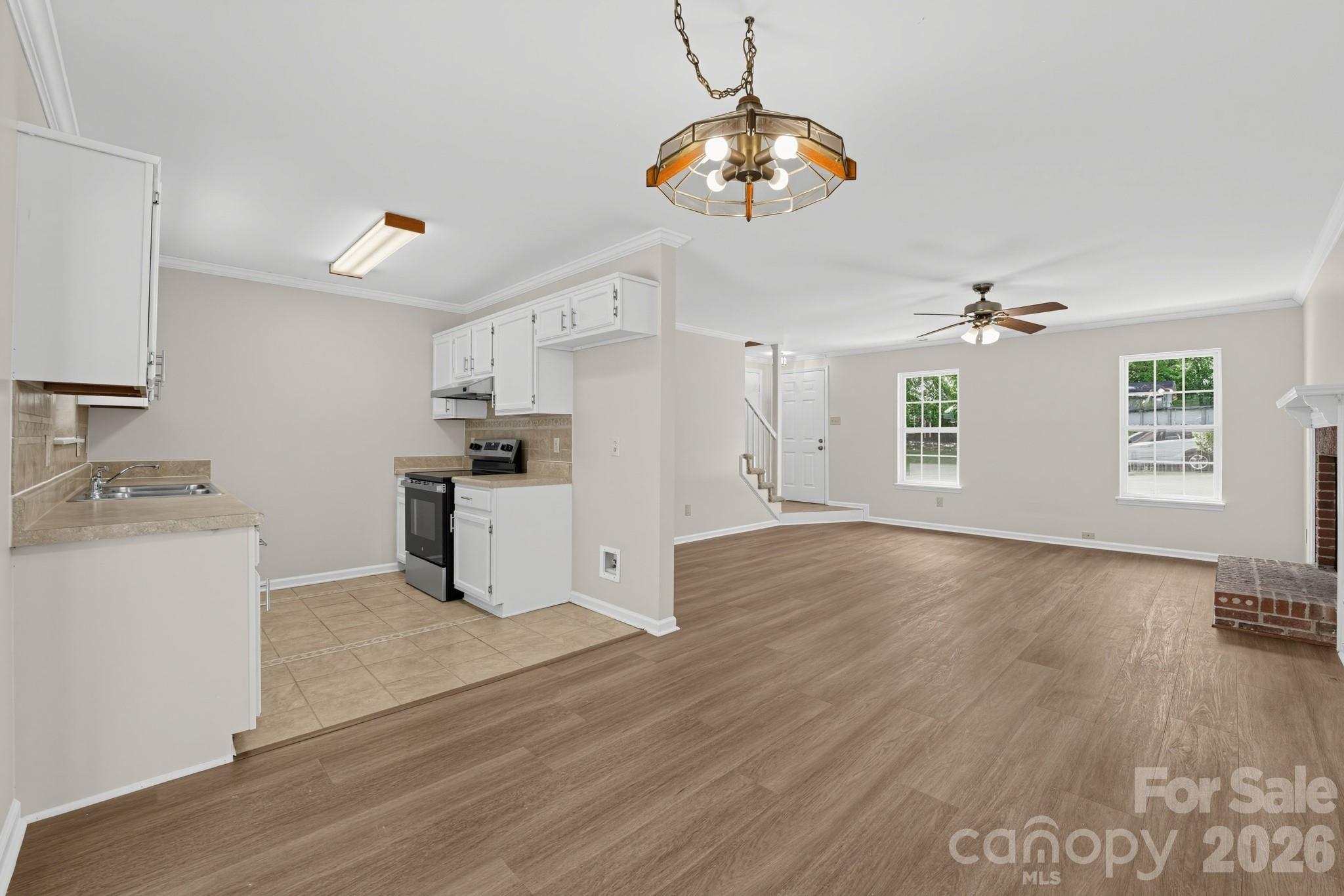 6240 Round Hill Road Property Photo 8
