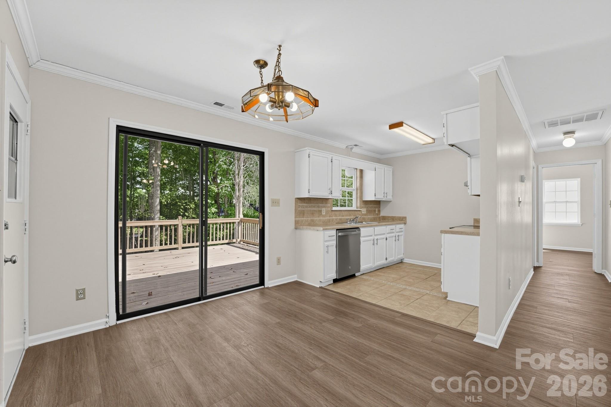 6240 Round Hill Road Property Photo 9