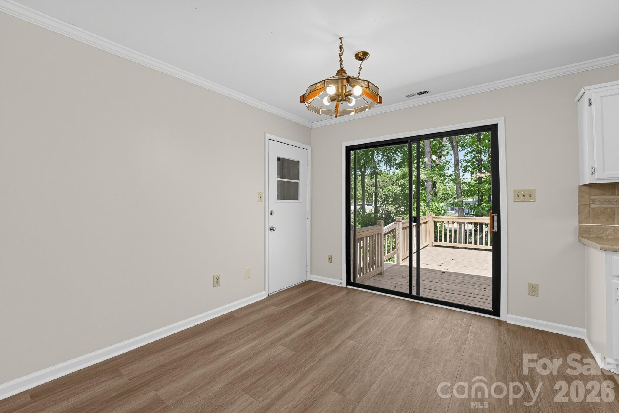 6240 Round Hill Road Property Photo 10