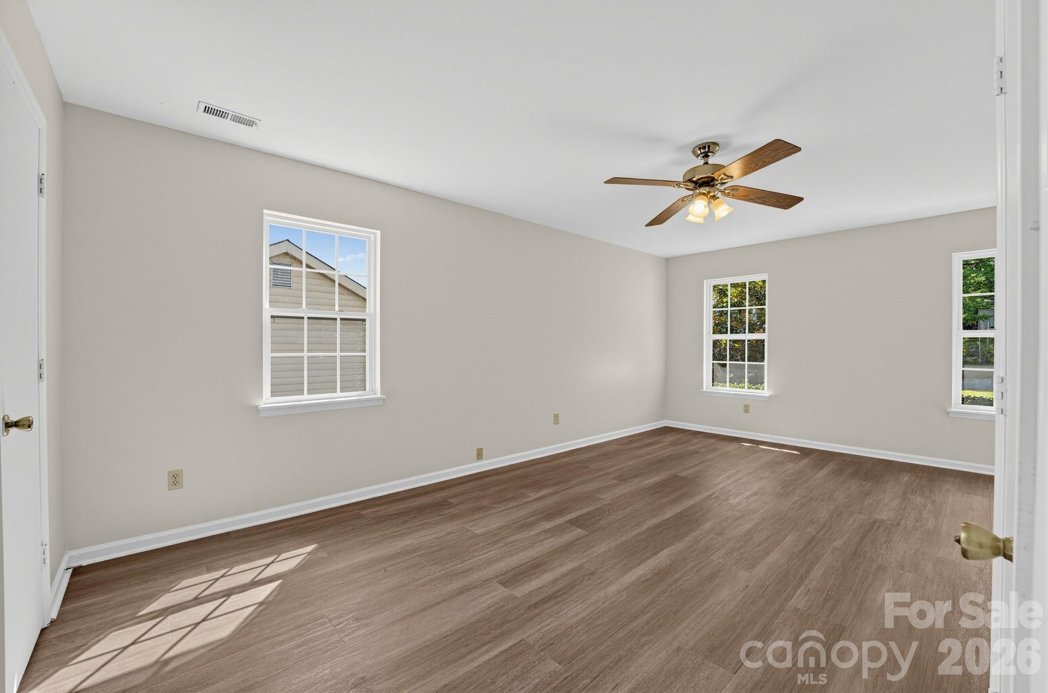 6240 Round Hill Road Property Photo 11