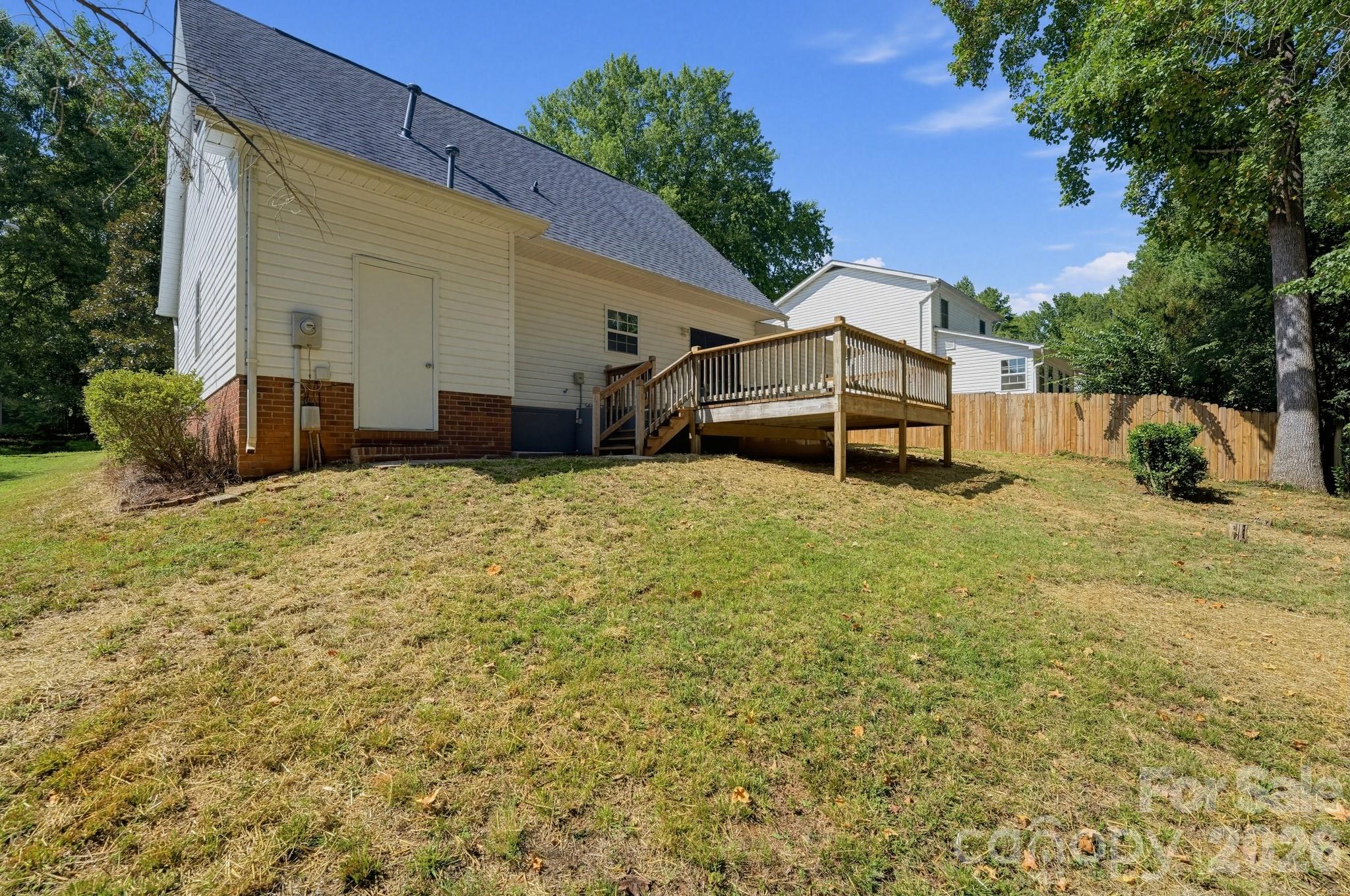 6240 Round Hill Road Property Photo 18