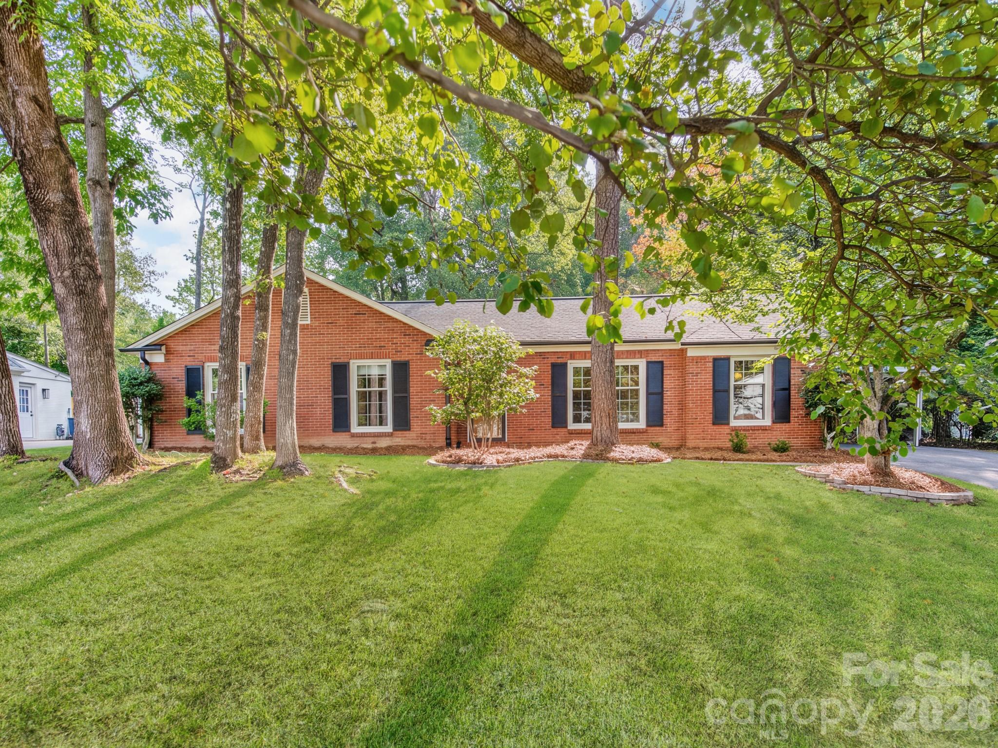 6821 Old Post Road Property Photo 1
