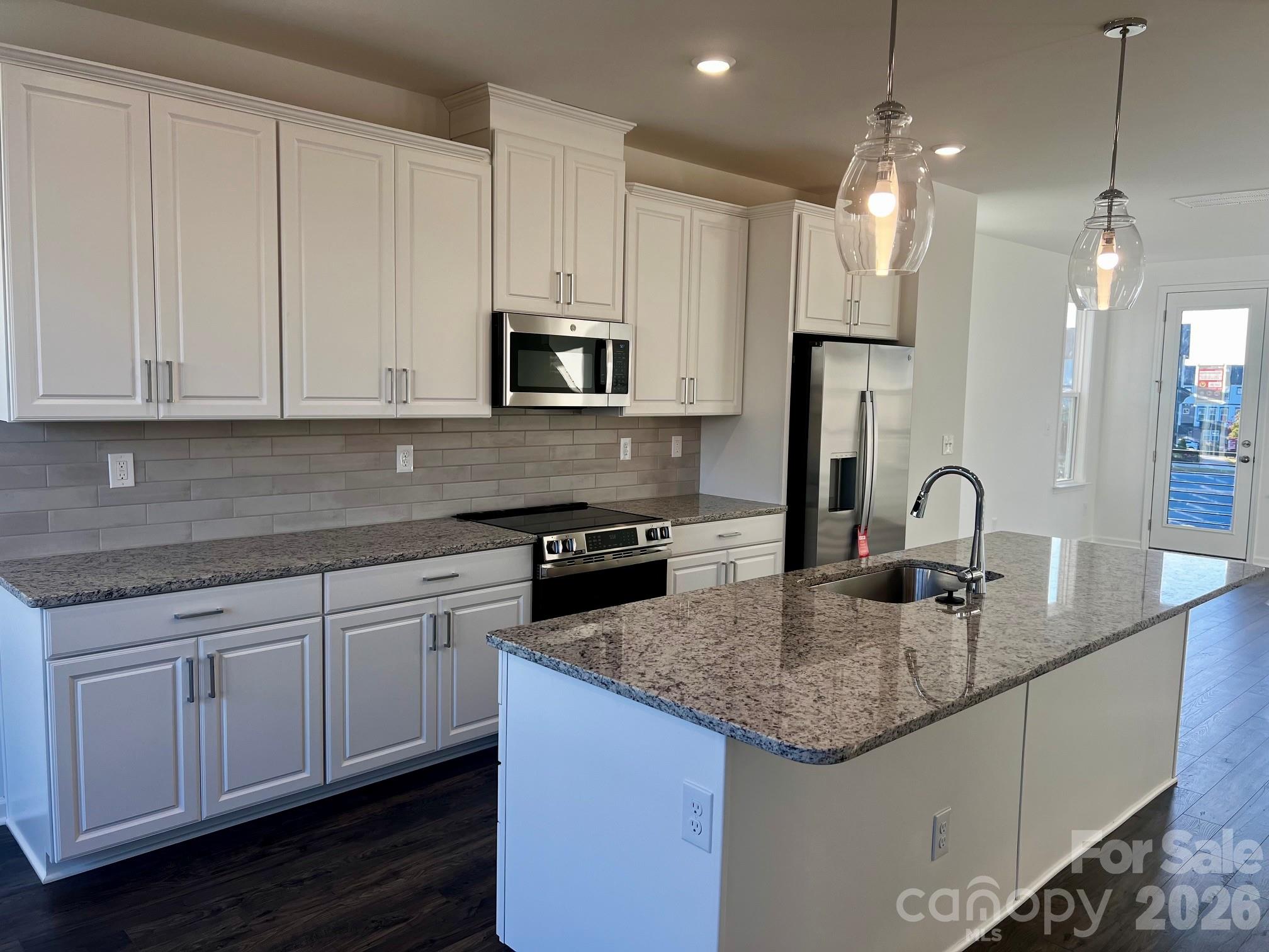 2025 Hawksworth Lane Property Photo 1