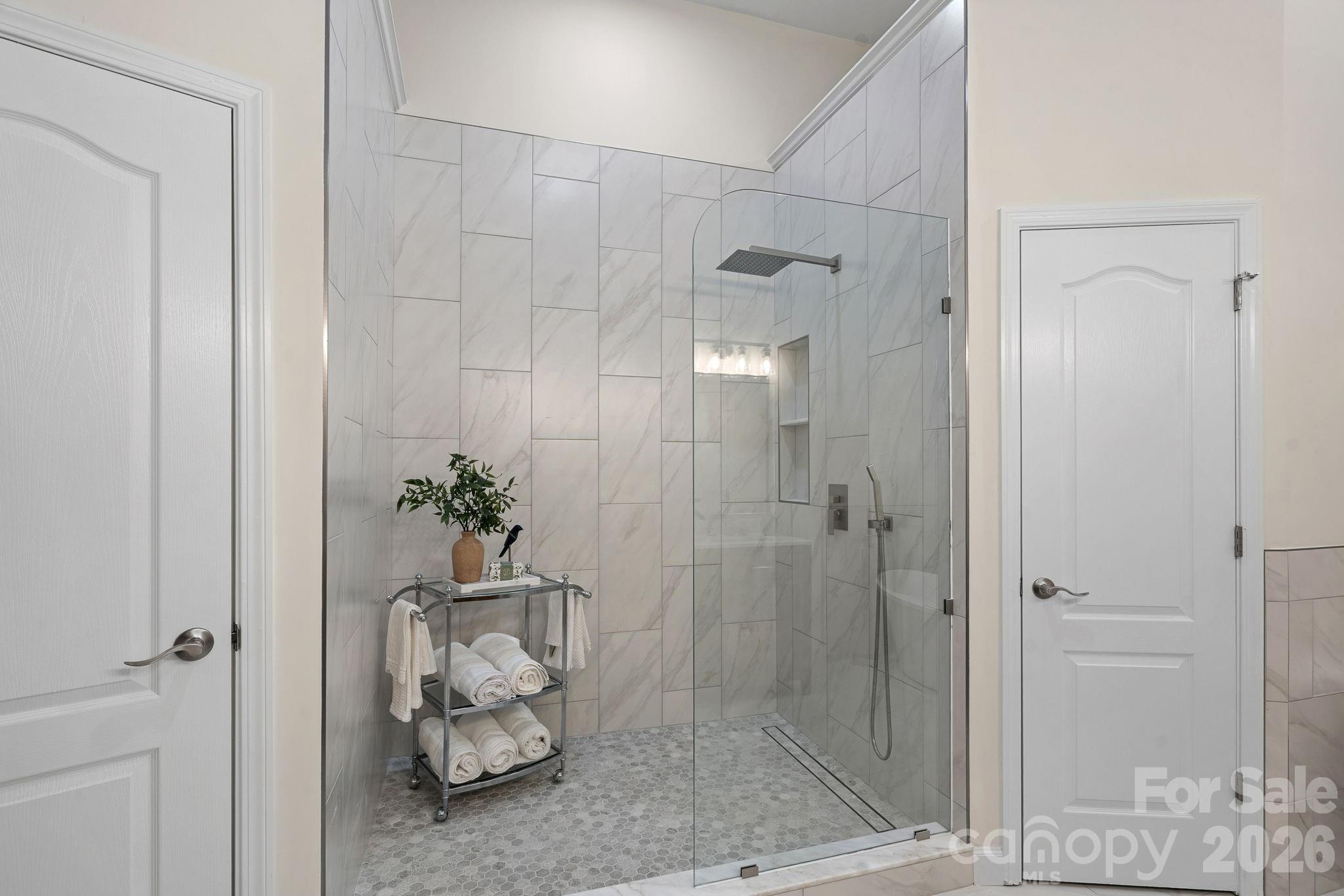 390 Robinson Road Property Photo 14