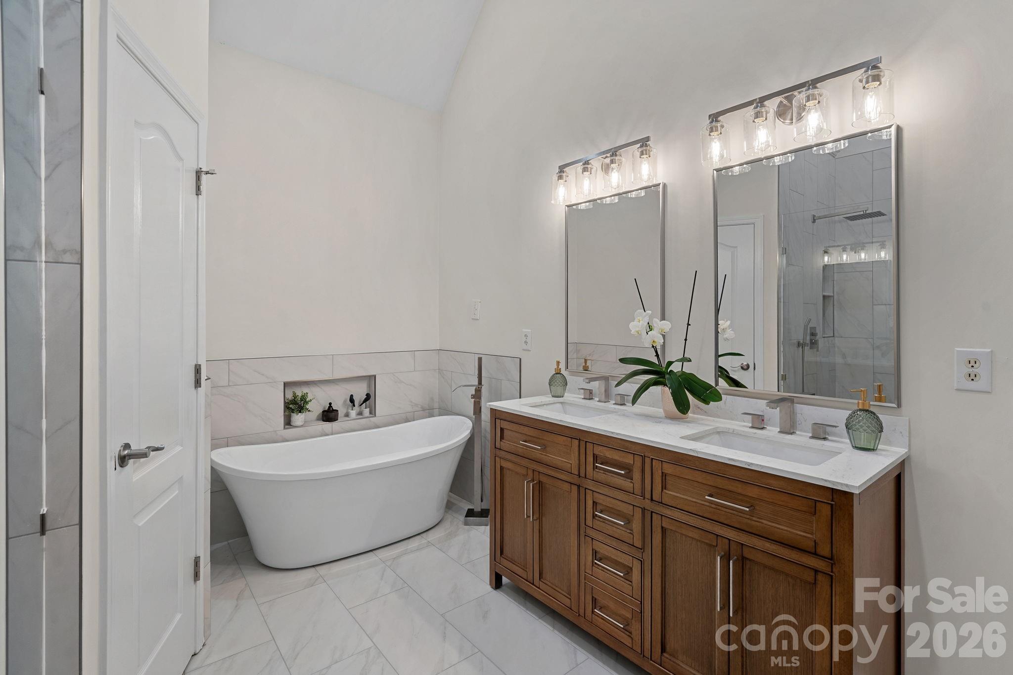 390 Robinson Road Property Photo 15
