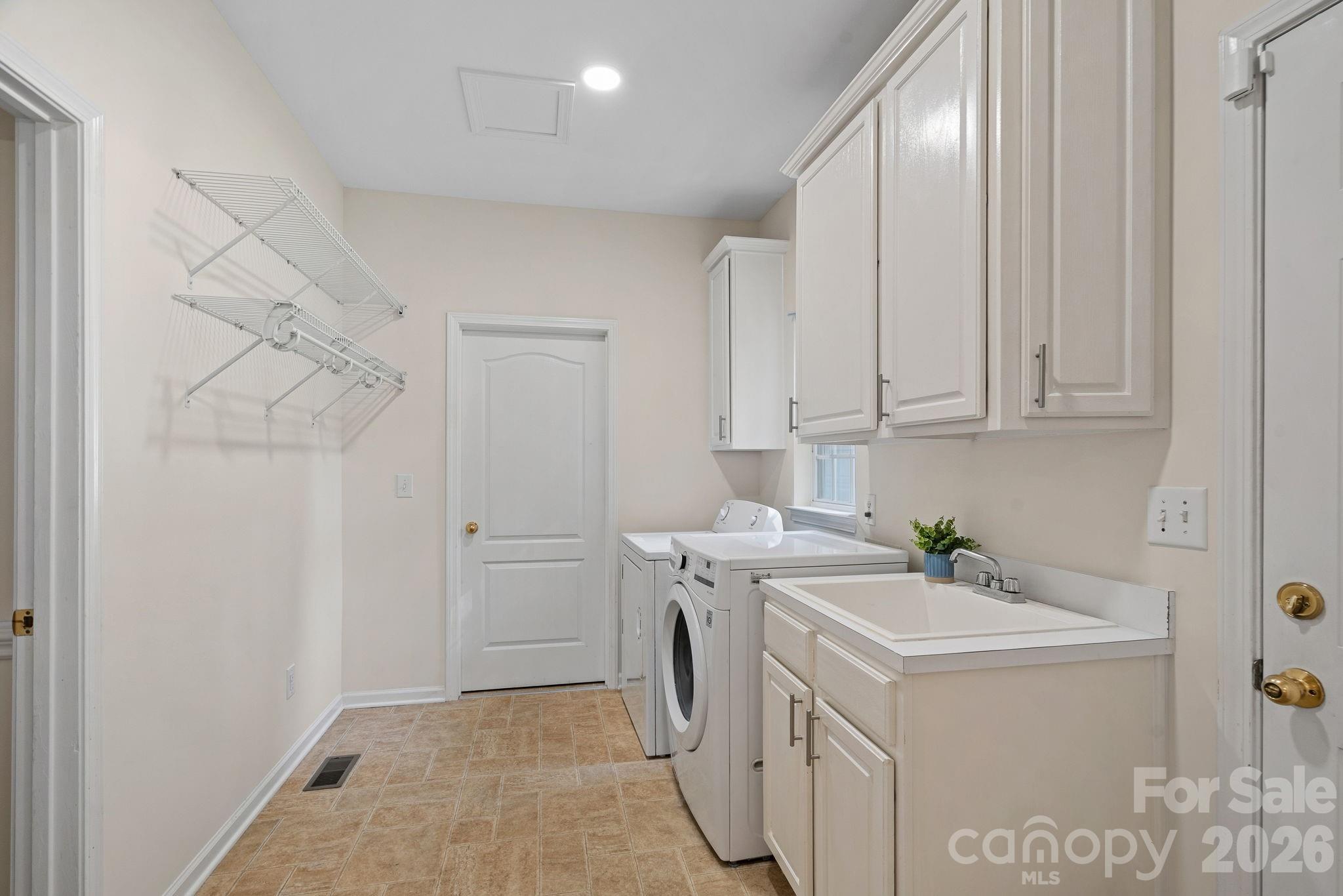 390 Robinson Road Property Photo 16