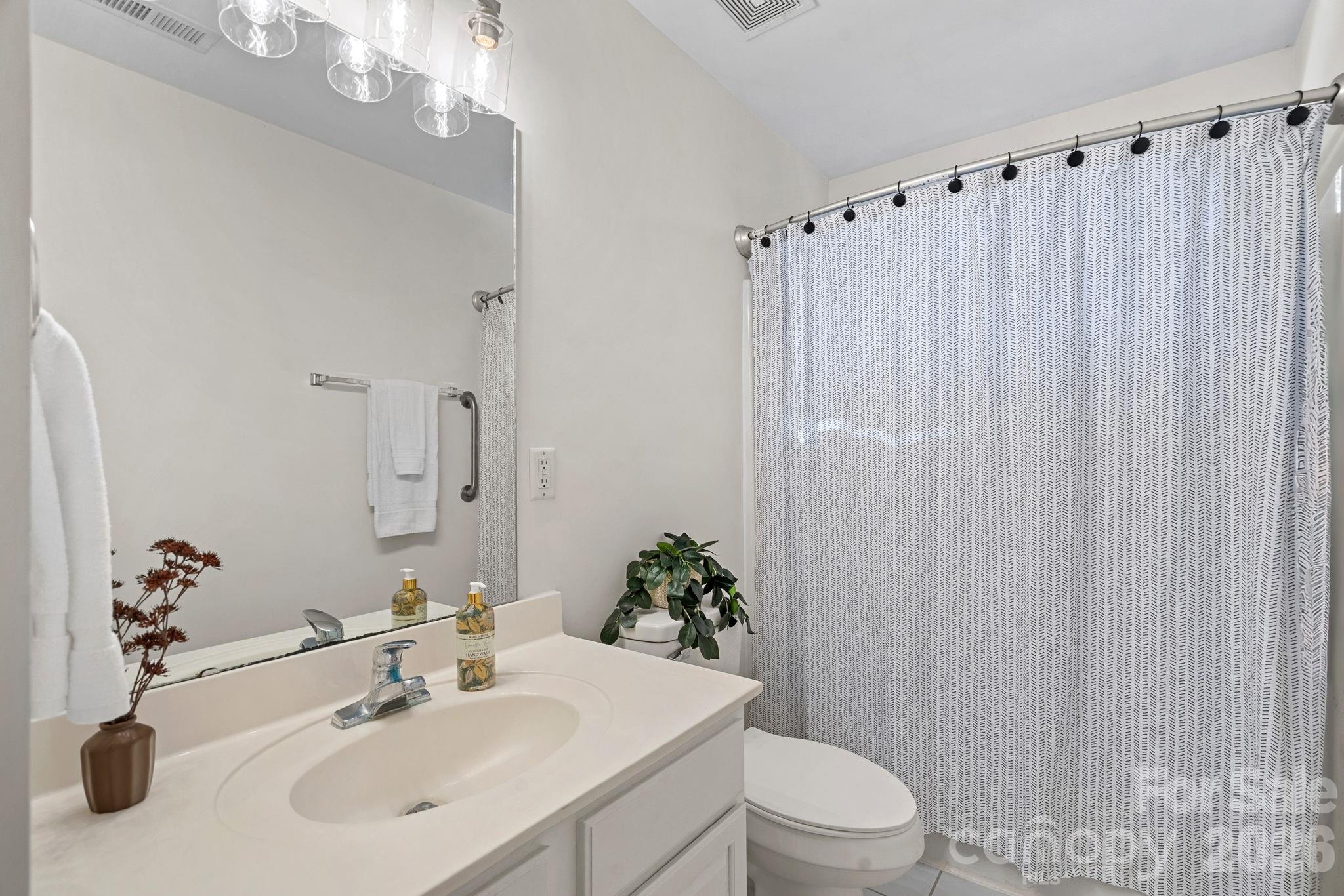 390 Robinson Road Property Photo 23