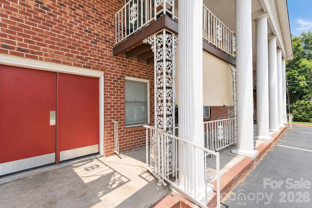 2102 S Main Street Property Photo 17