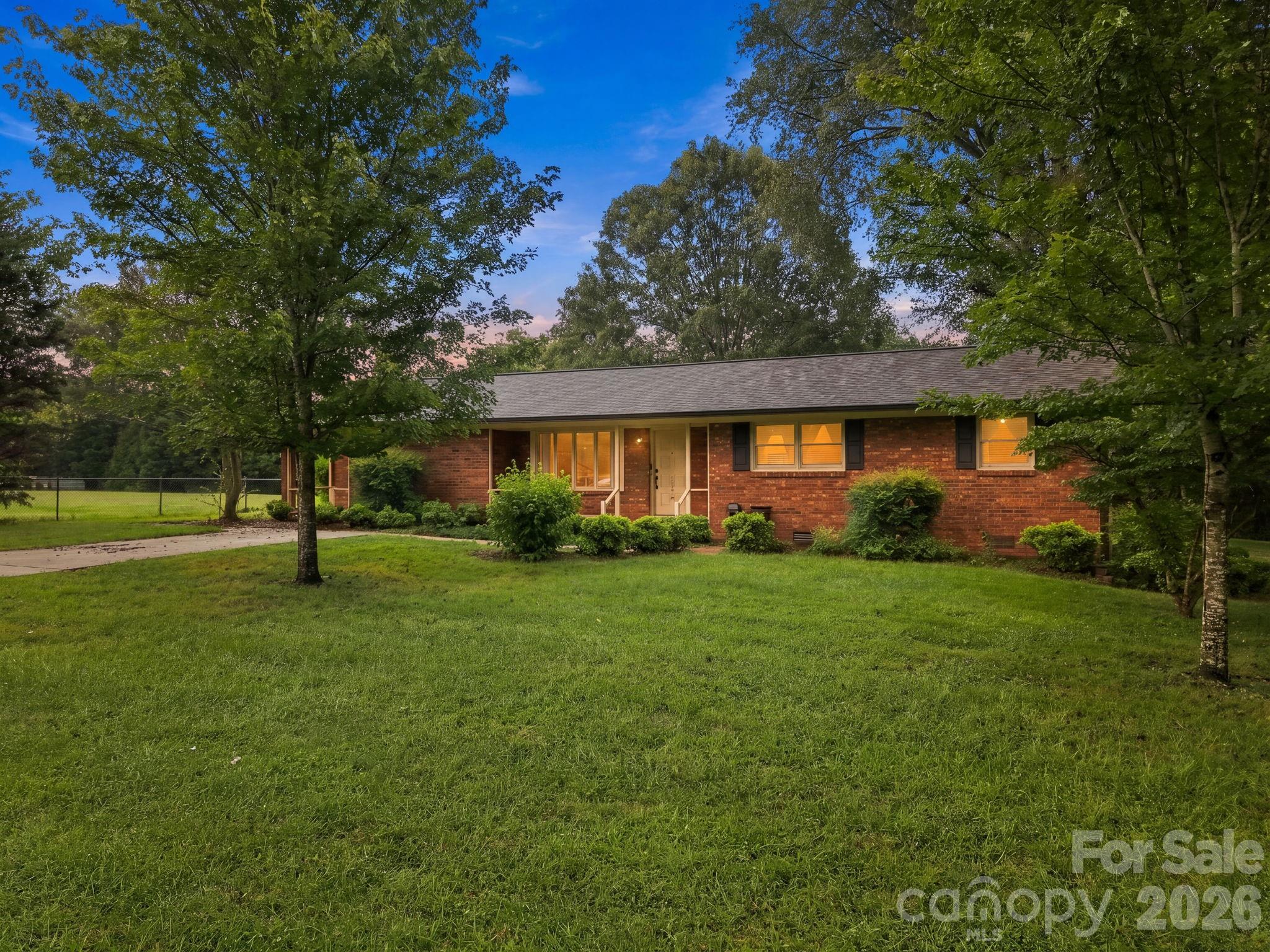 1536 Nottingham Drive Property Photo 1