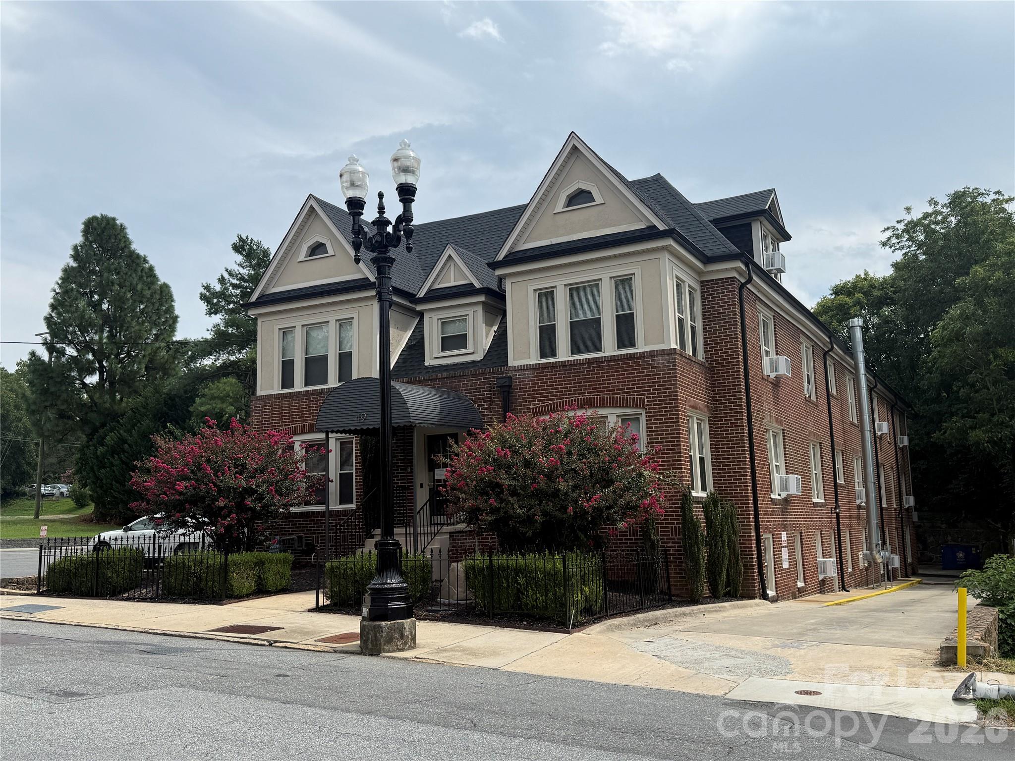 49 Corban Avenue 11 Property Photo 1